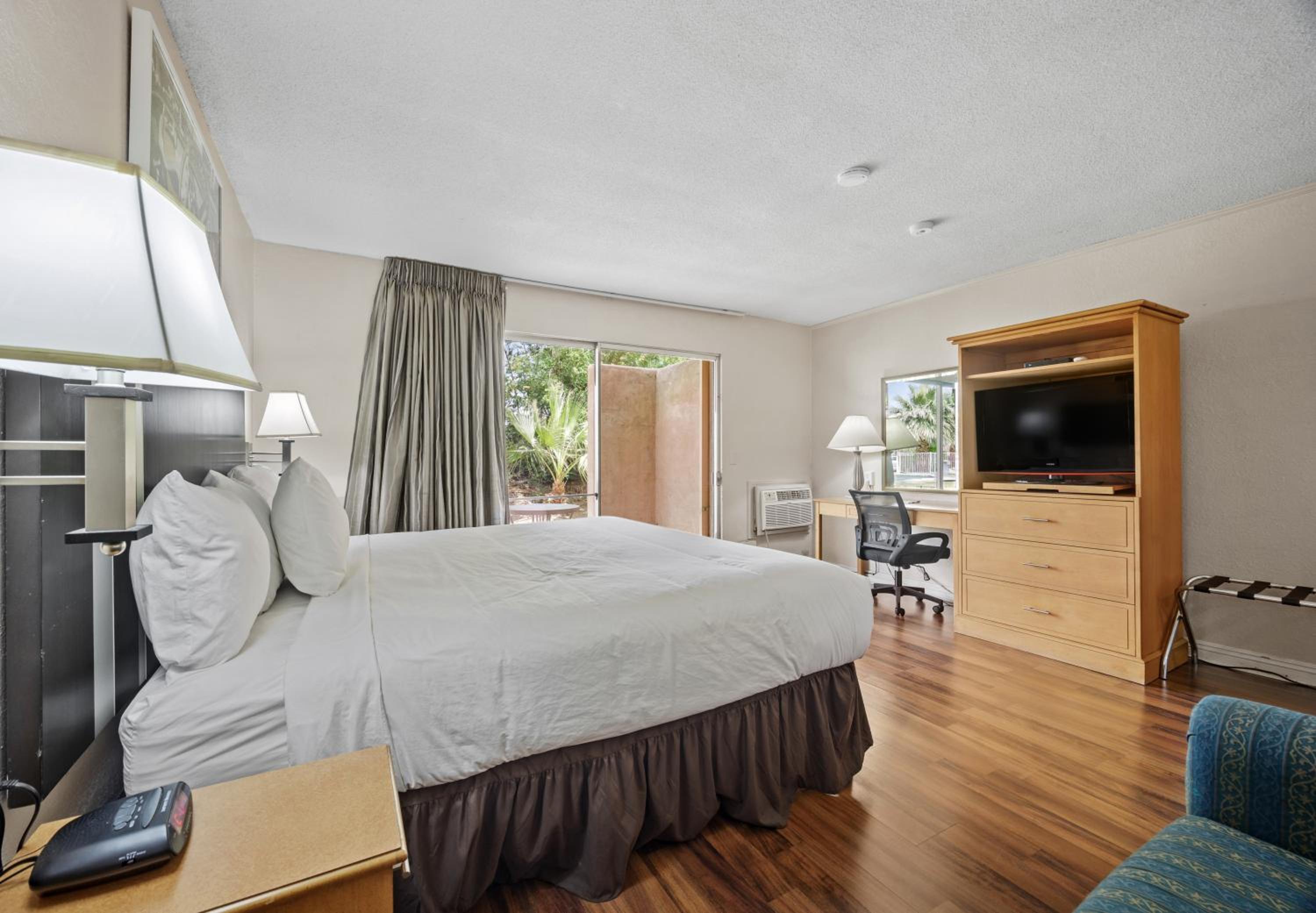Palm Springs Vacations - Sol Springs Inn - Property Image 10