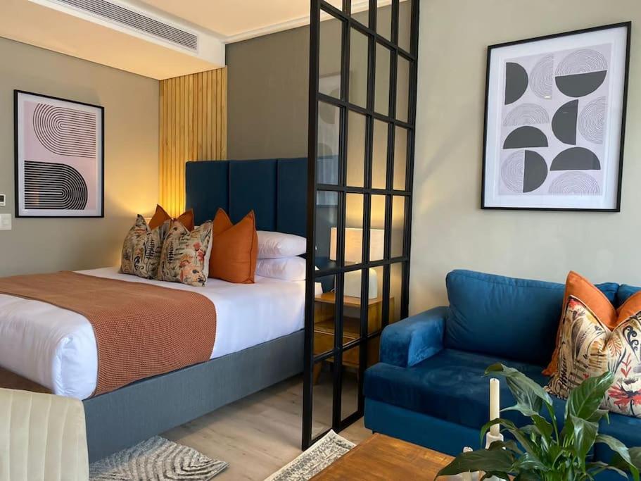 Stylish 20th floor apartment with rooftop pool at 16onBree view 5