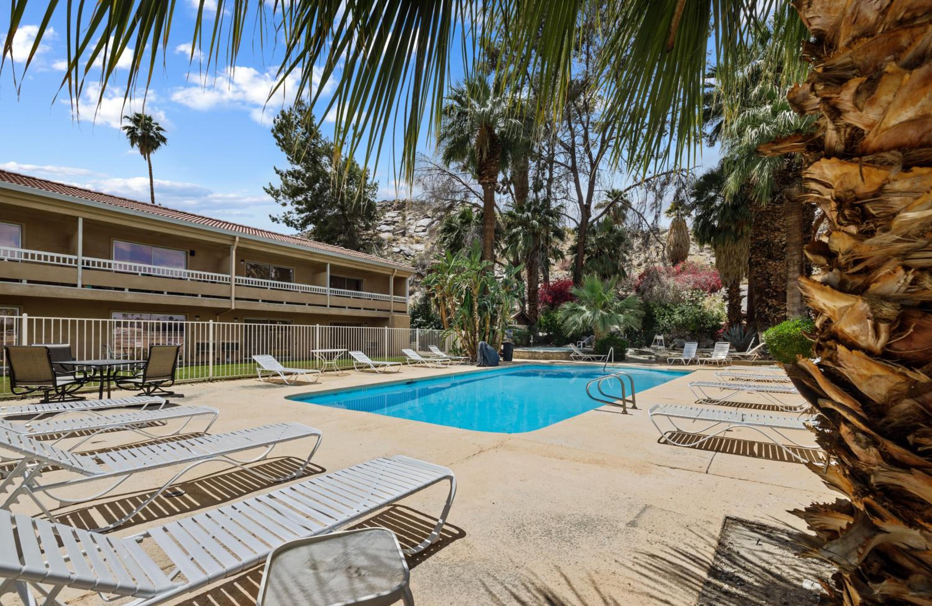 Palm Springs Vacations - Sol Springs Inn - Property Image 5
