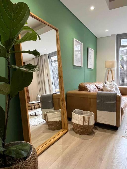 Stylish Bree Street Apartment - The Perfect Urban Getaway view 3