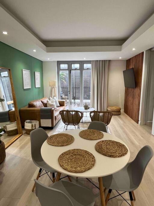 Stylish Bree Street Apartment - The Perfect Urban Getaway view 2
