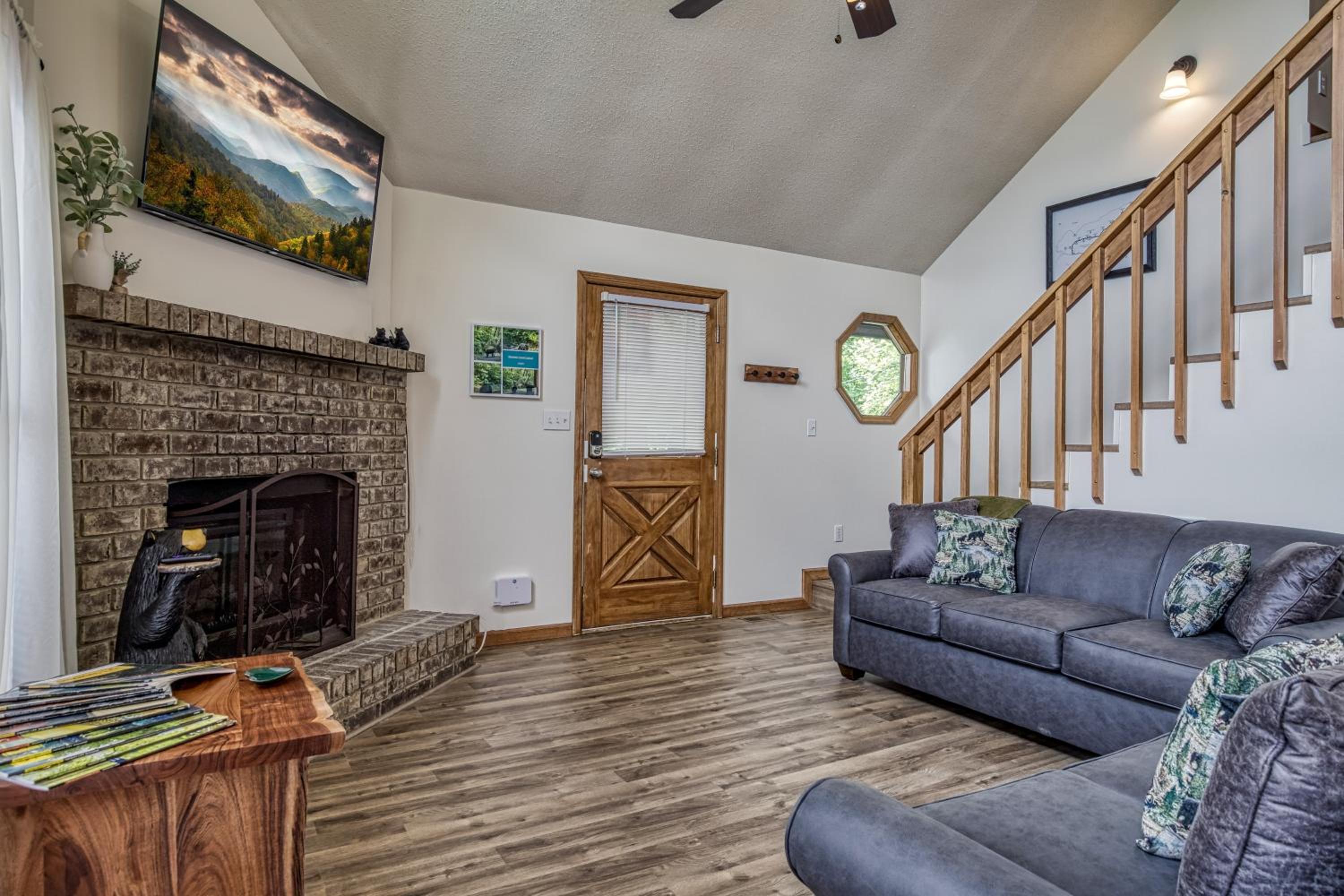 Mountain Laurel Lookout, Hot Tub, WIFI, 560 FREE tickets each paid day!!! view 5