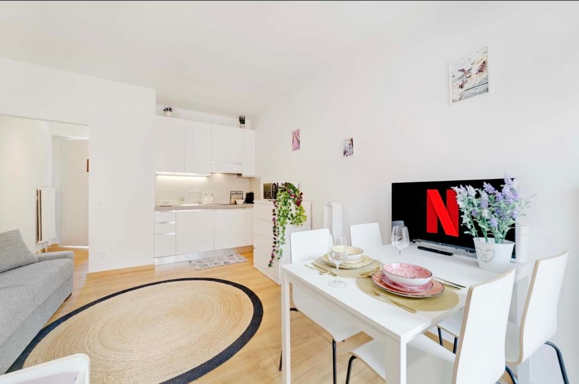 Violet Suite 5 Lugano City for 3 Guest -By EasyLife Swiss