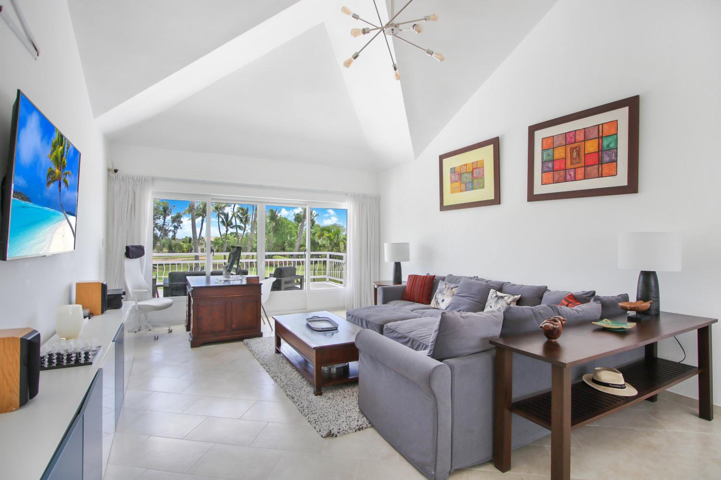 Family-Friendly 4-BR Pool Villa with Jacuzzi & Maid Service in Cocotal view 2