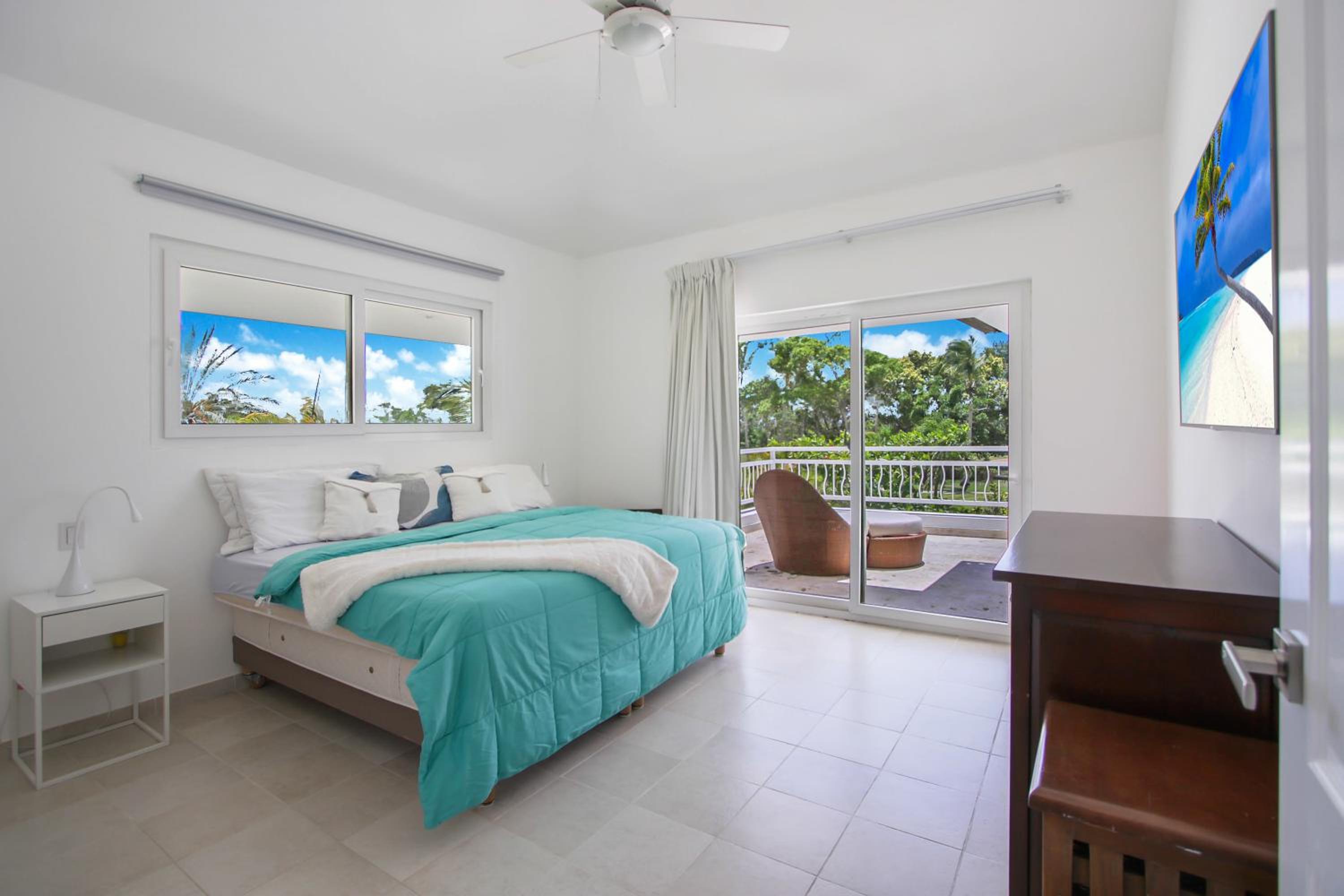Family-Friendly 4-BR Pool Villa with Jacuzzi & Maid Service in Cocotal view 5