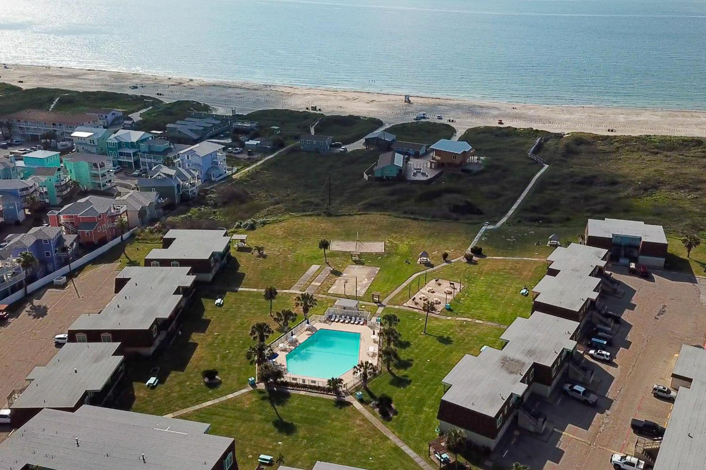 IR130 Condo with Shared Pool and Boardwalk view 4