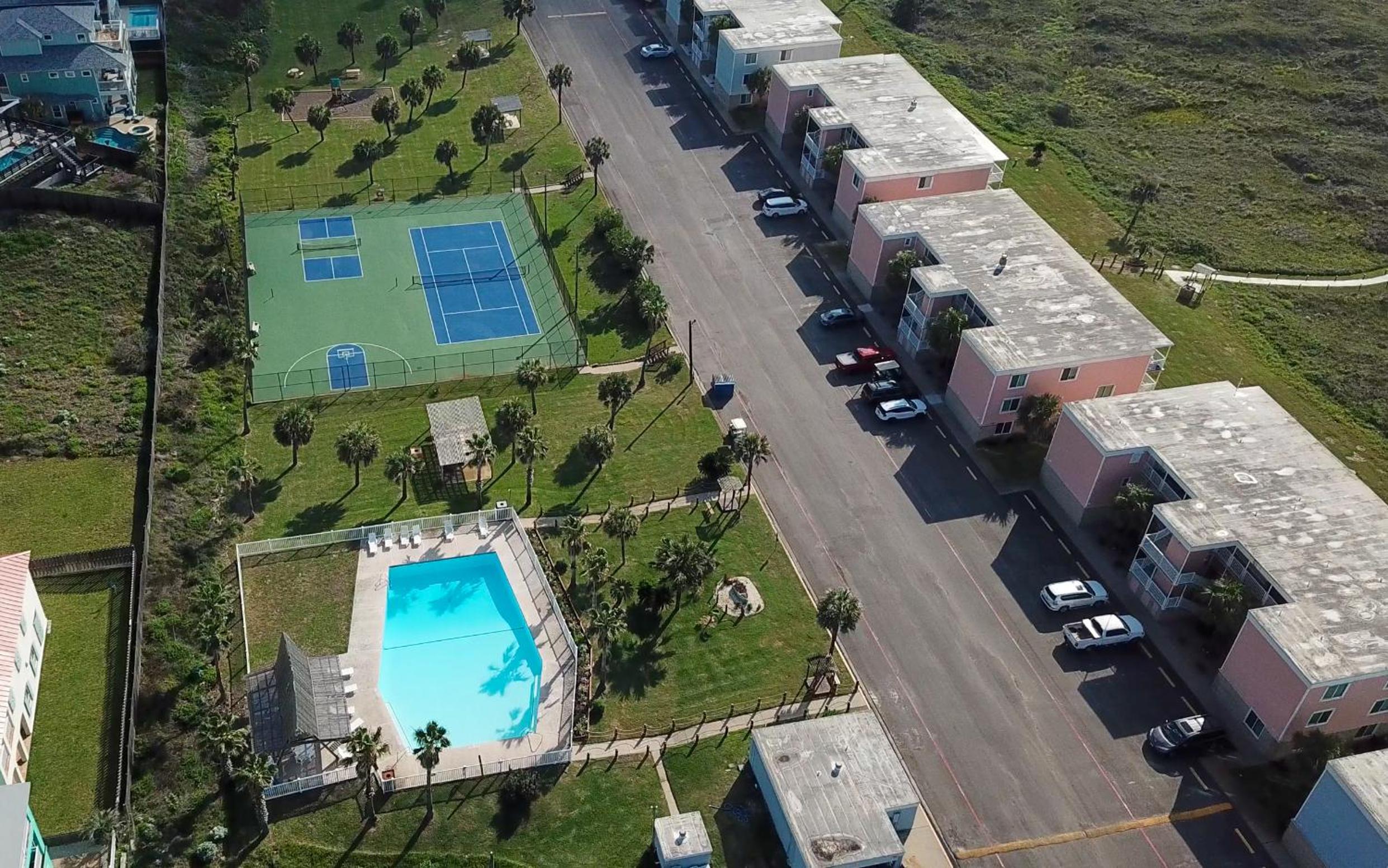 IR130 Condo with Shared Pool and Boardwalk view 5