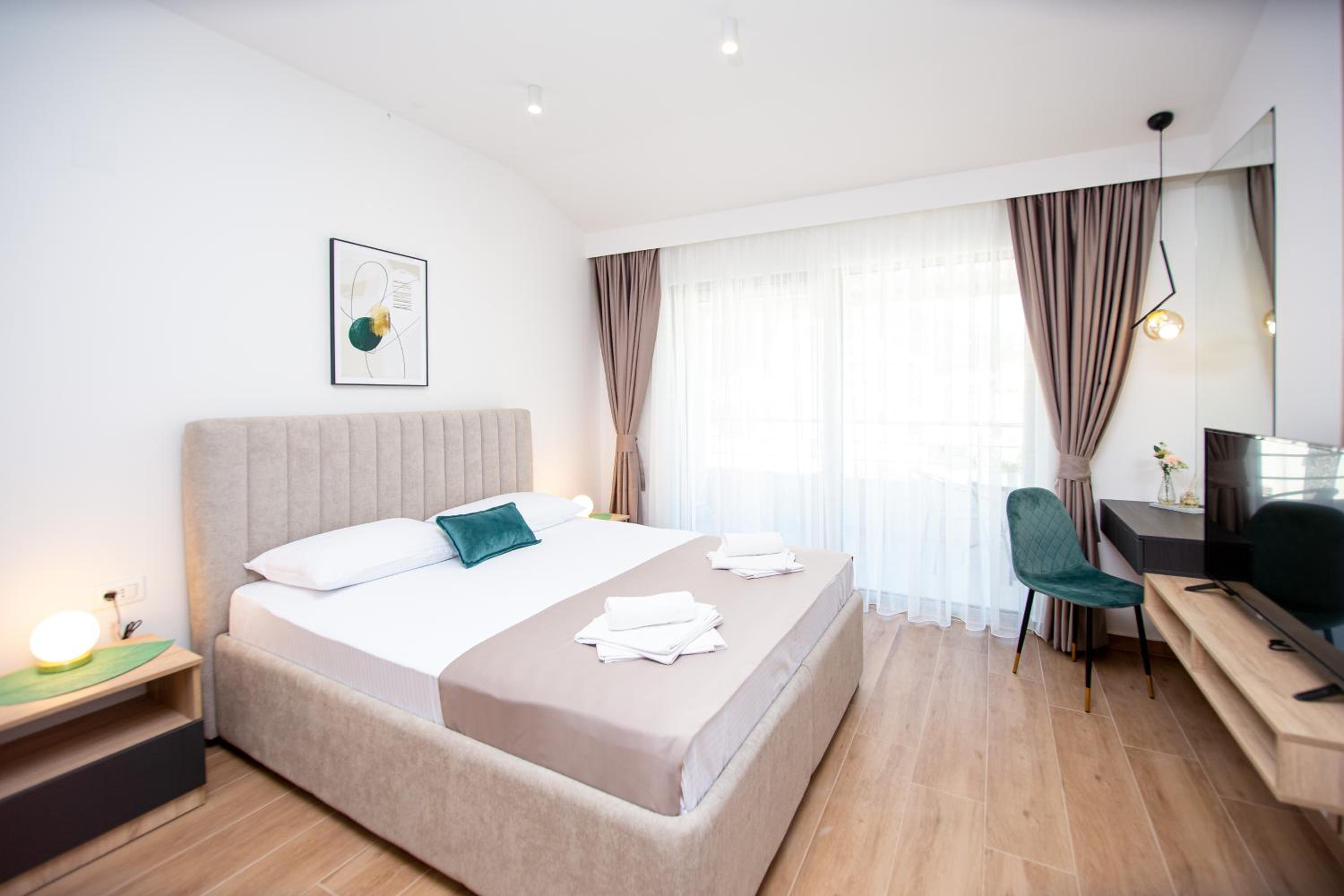 Apartments Sirena - Modern stay with free parking