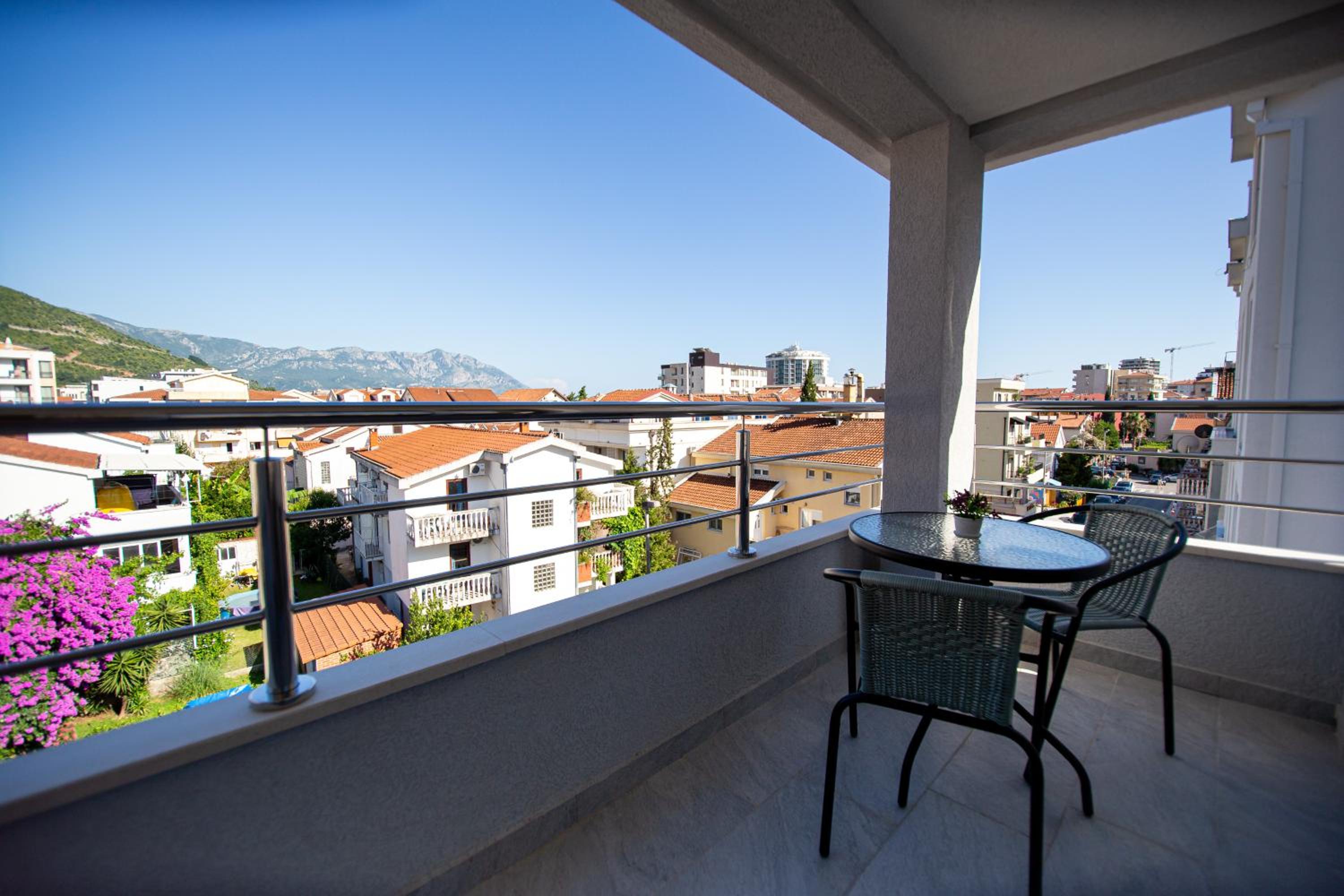 Apartments Sirena - Modern stay with free parking