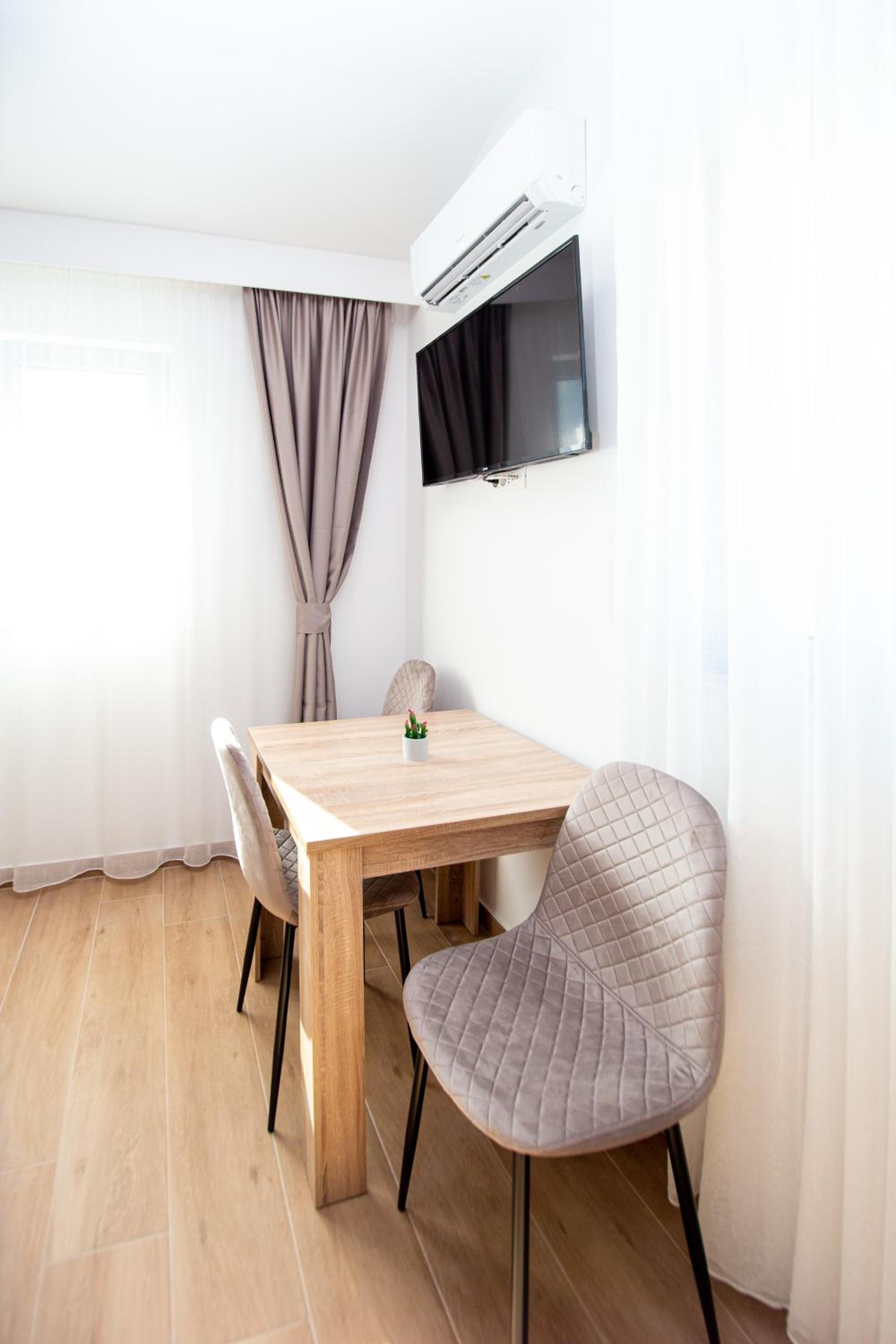 Apartments Sirena - Modern stay with free parking