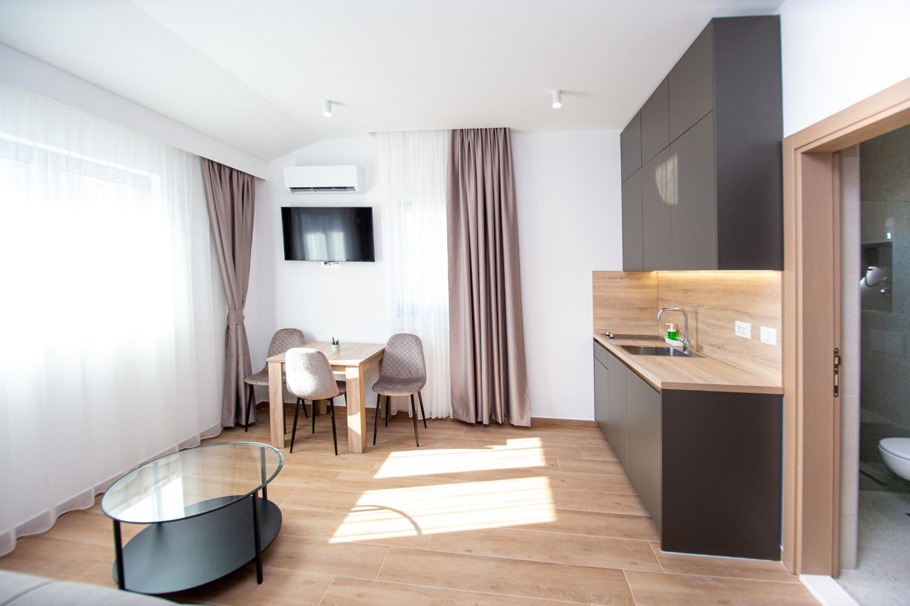 Apartments Sirena - Modern stay with free parking