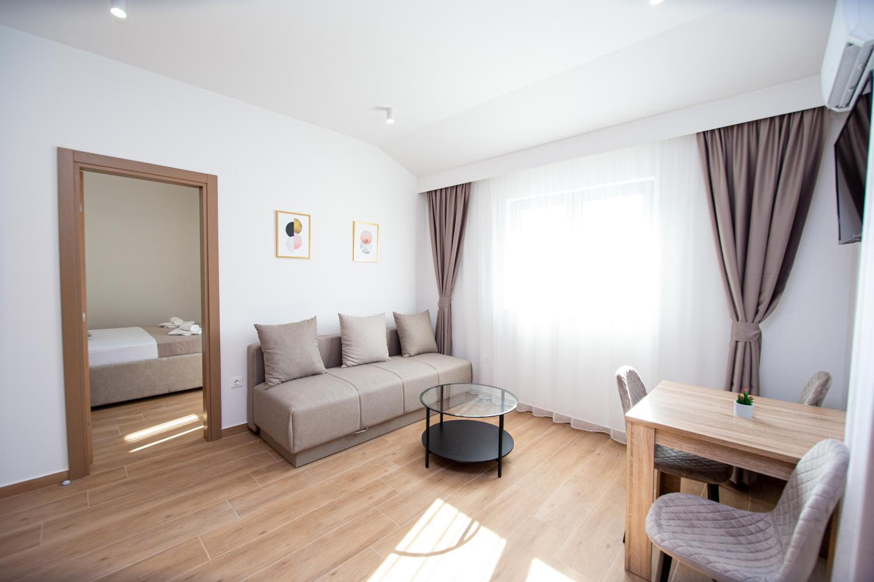 Apartments Sirena - Modern stay with free parking