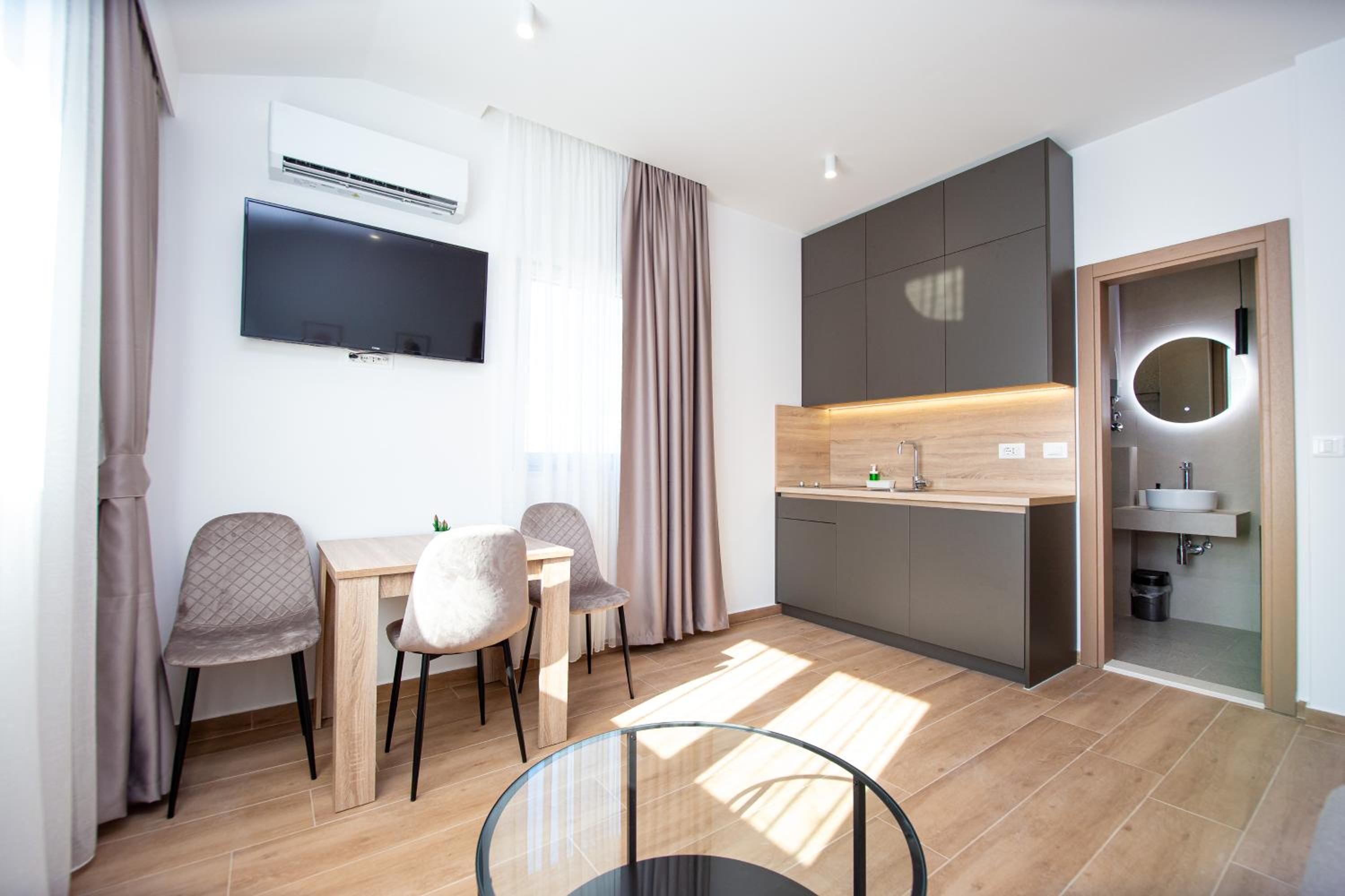 Apartments Sirena - Modern stay with free parking