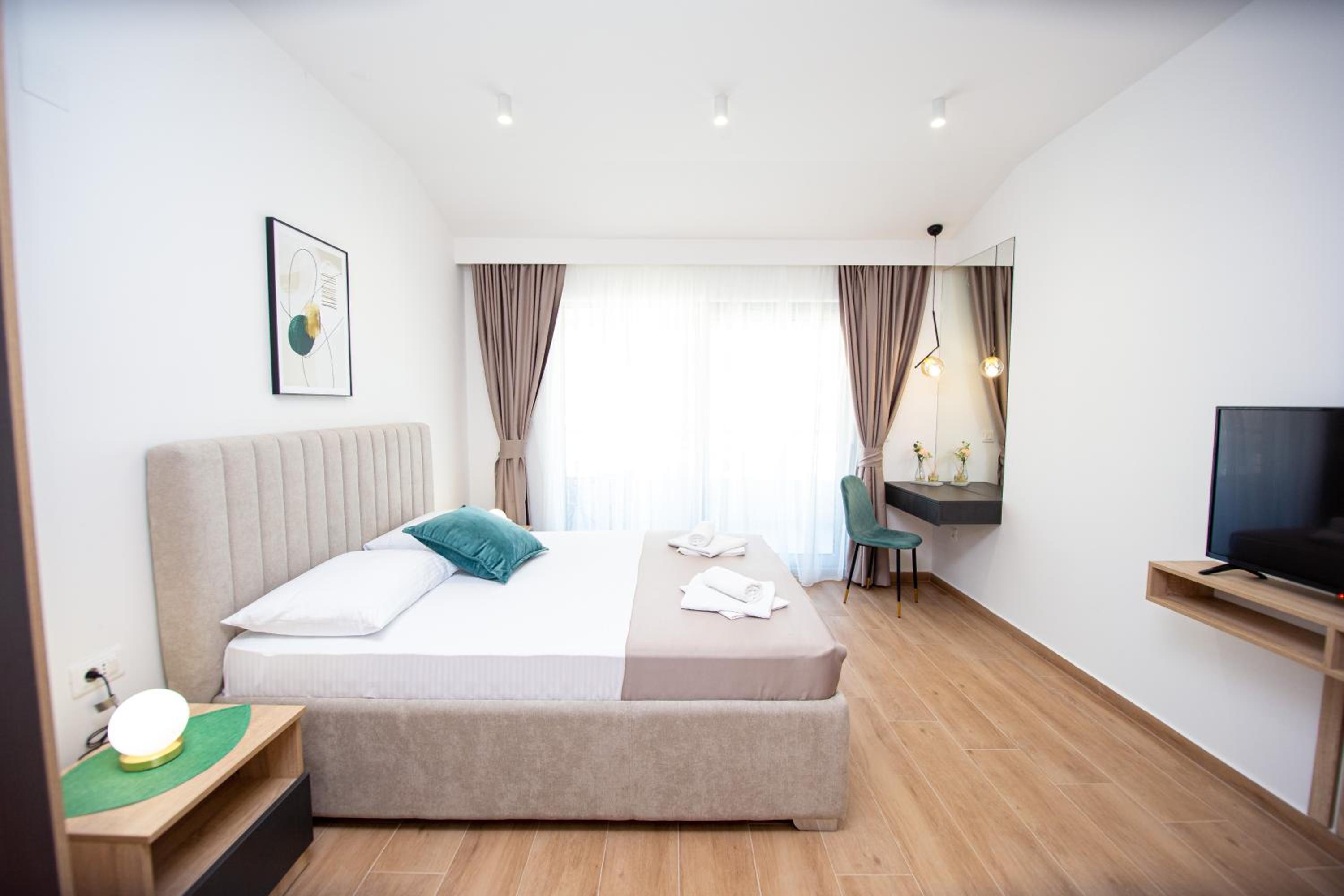 Apartments Sirena - Modern stay with free parking