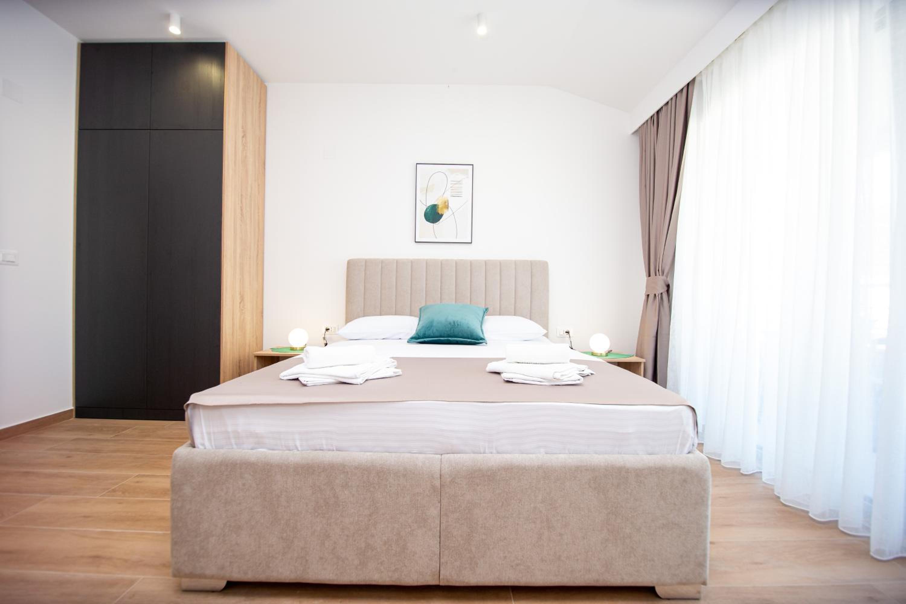 Apartments Sirena - Modern stay with free parking