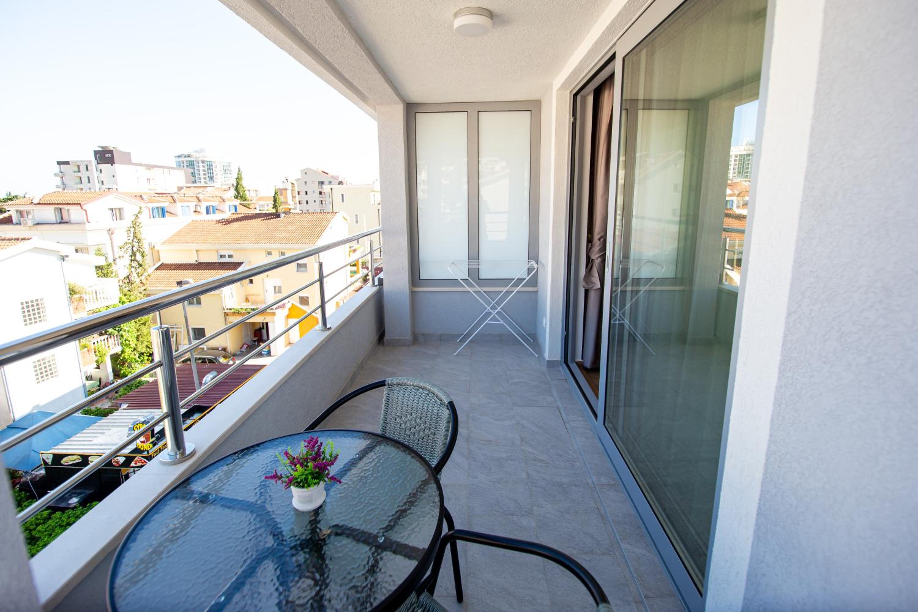 Apartments Sirena - Modern stay with free parking