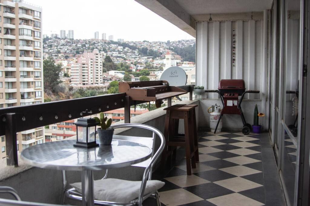 Departamento muy central, a pasos de playa, bares y terminal