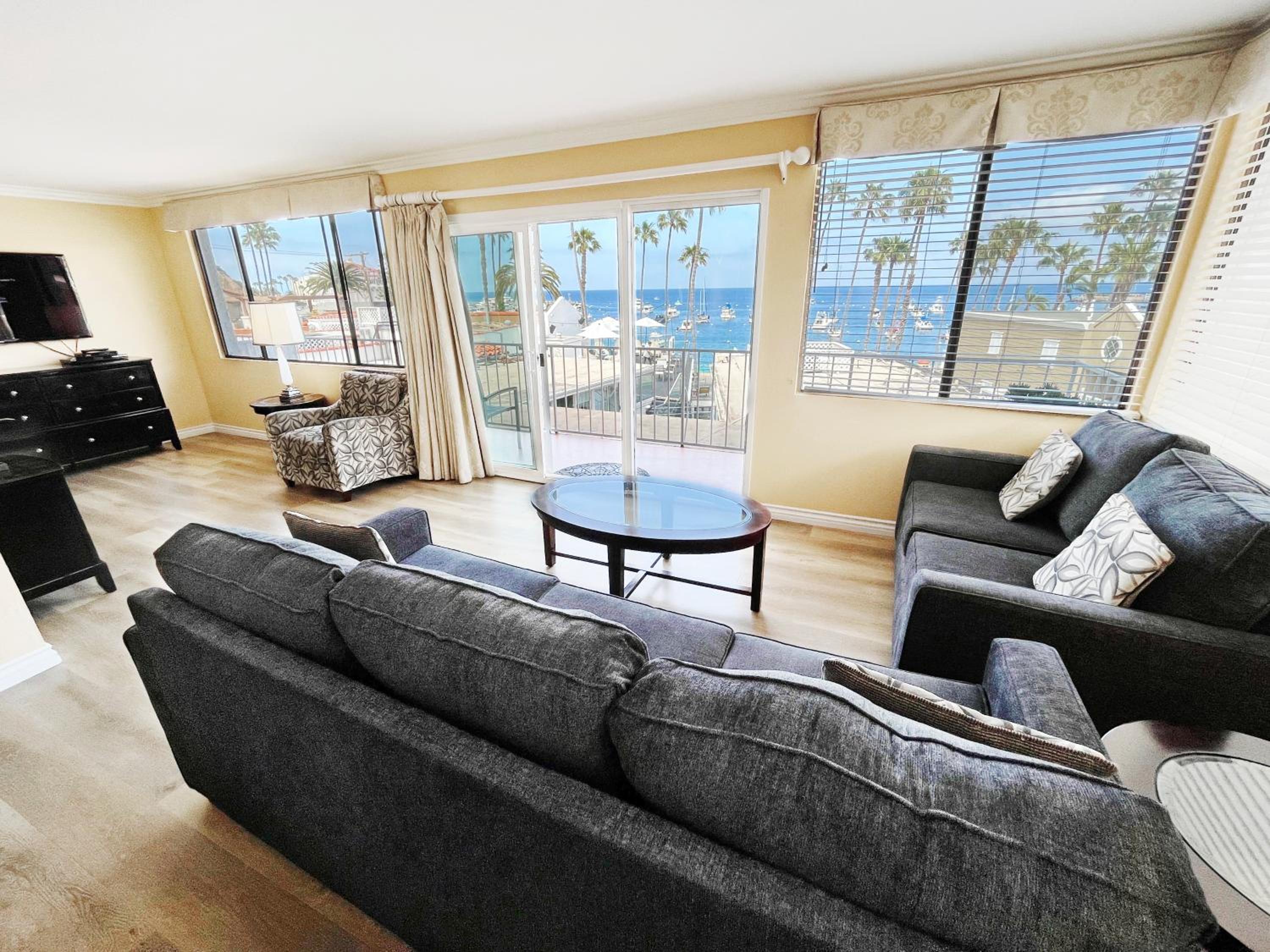 Catalina Courtyard Suites