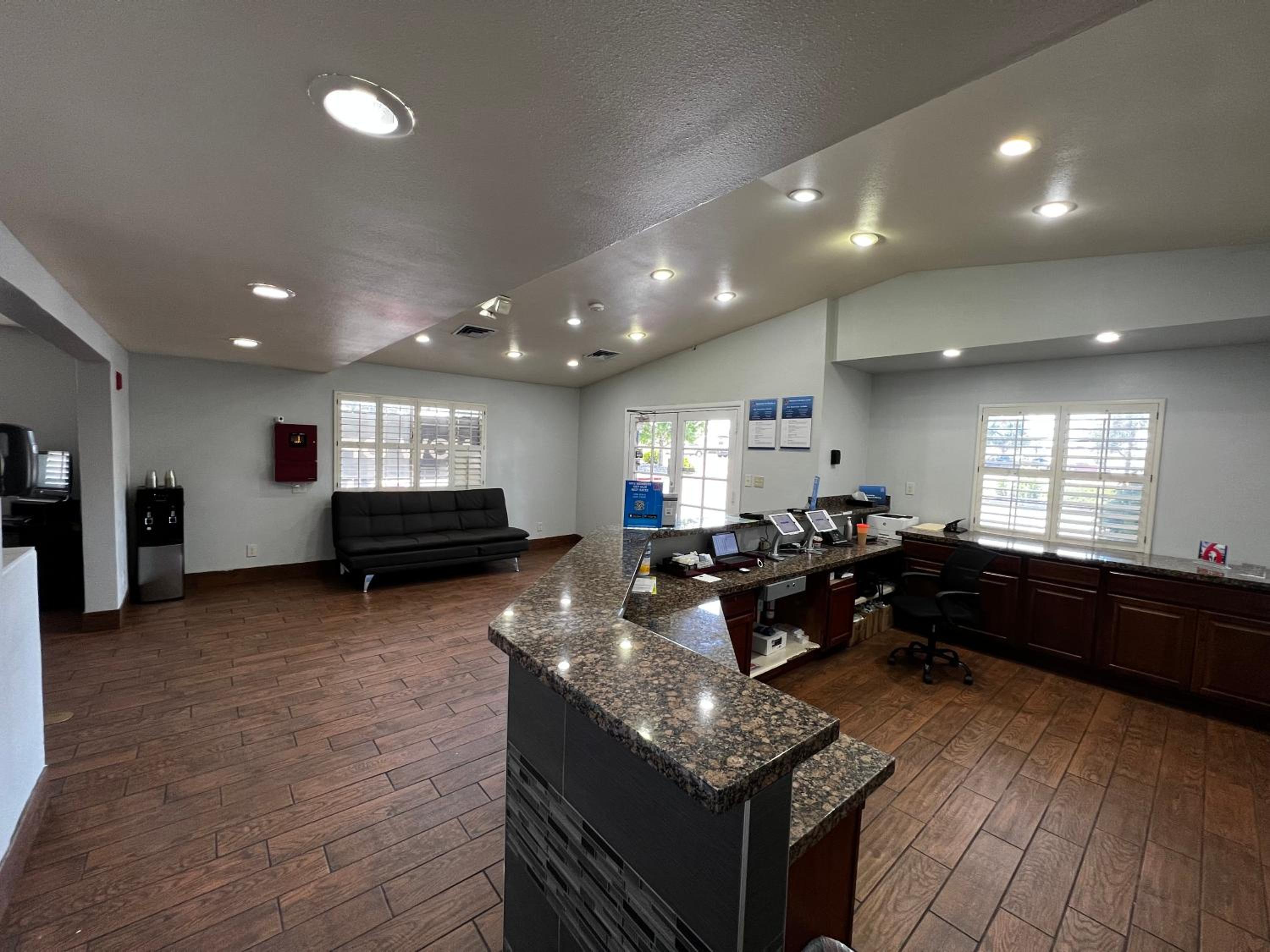 Lobby & Reception