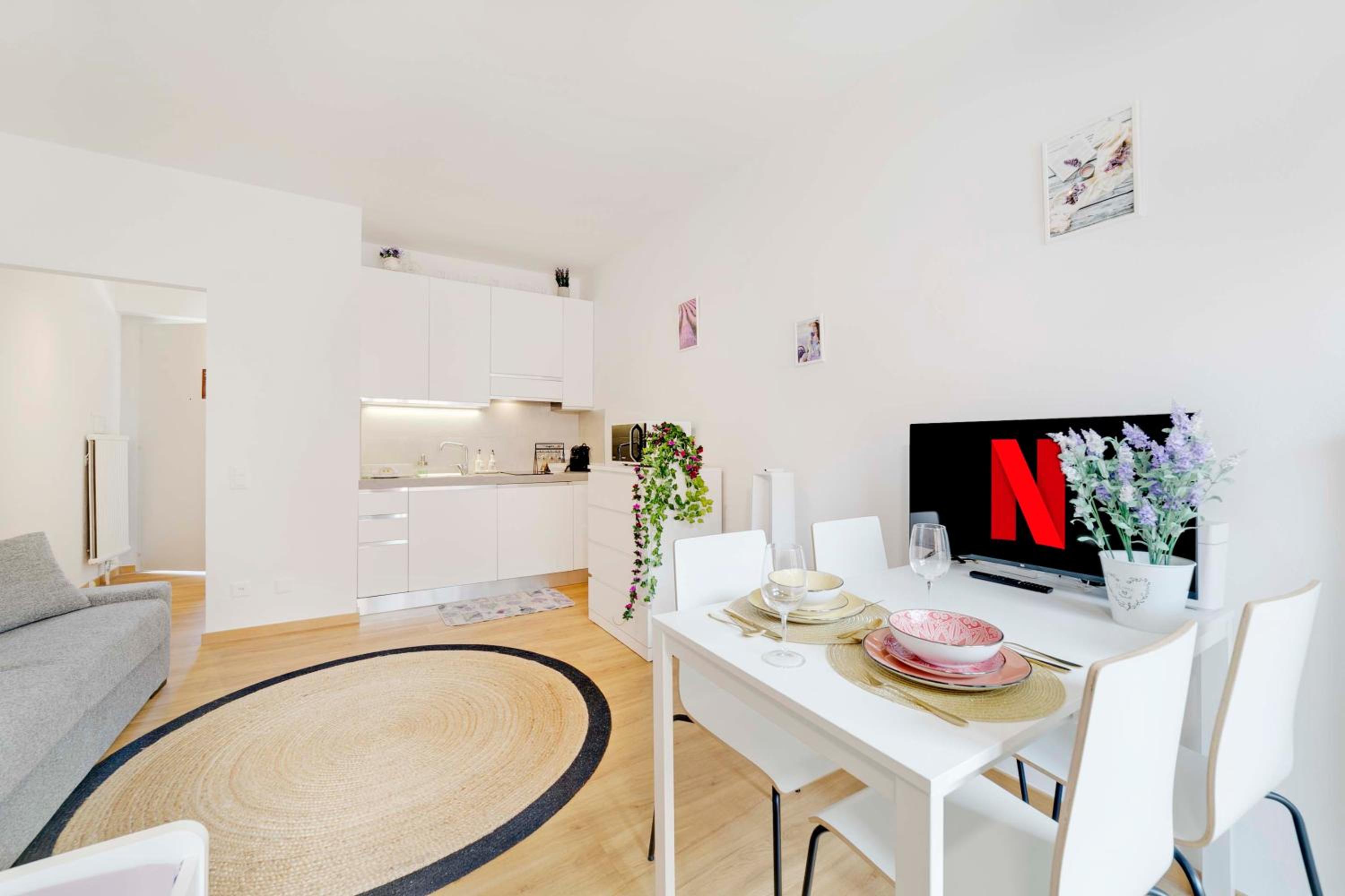 Violet Suite 5 Lugano City for 3 Guest -By EasyLife Swiss
