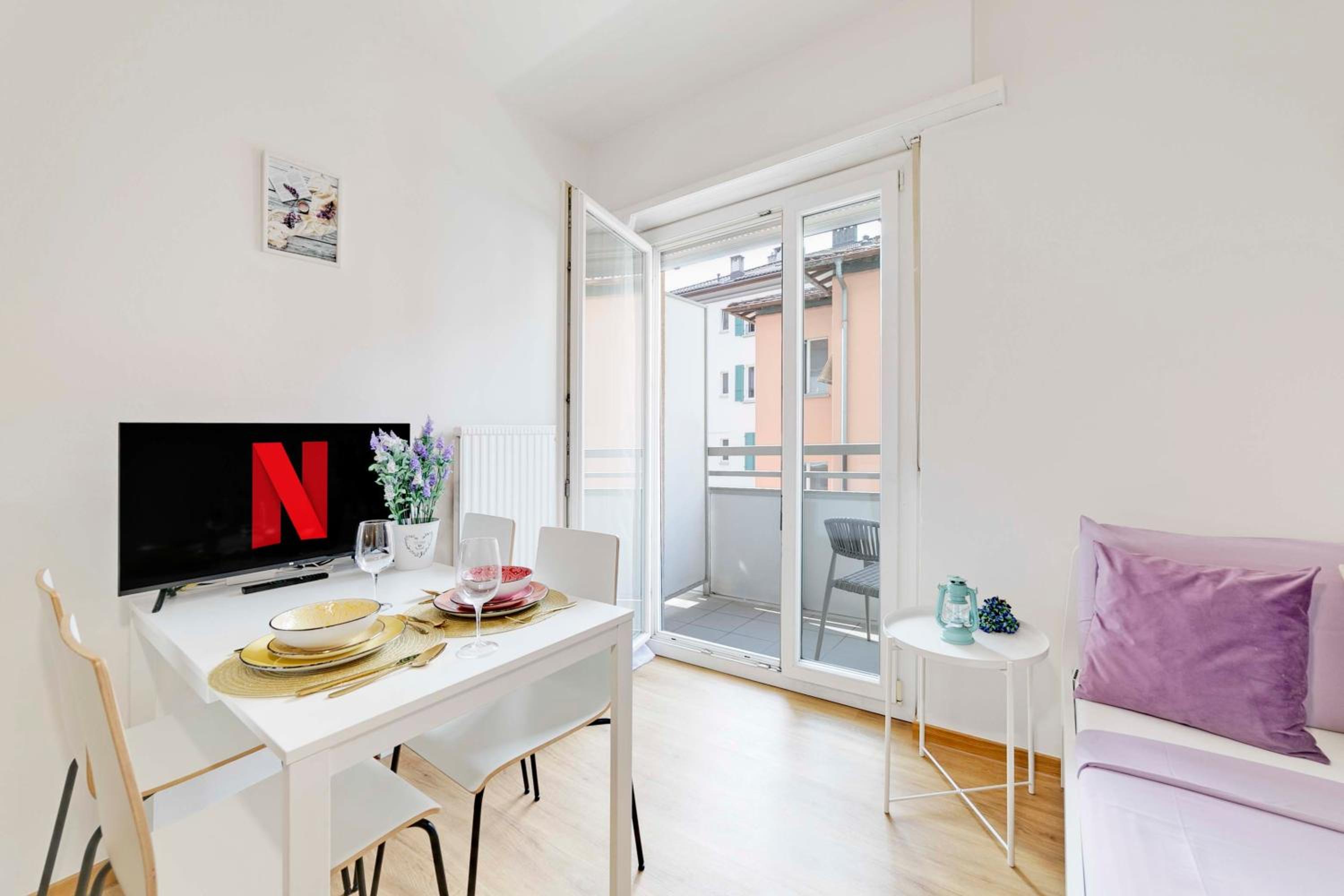 Violet Suite 5 Lugano City for 3 Guest -By EasyLife Swiss