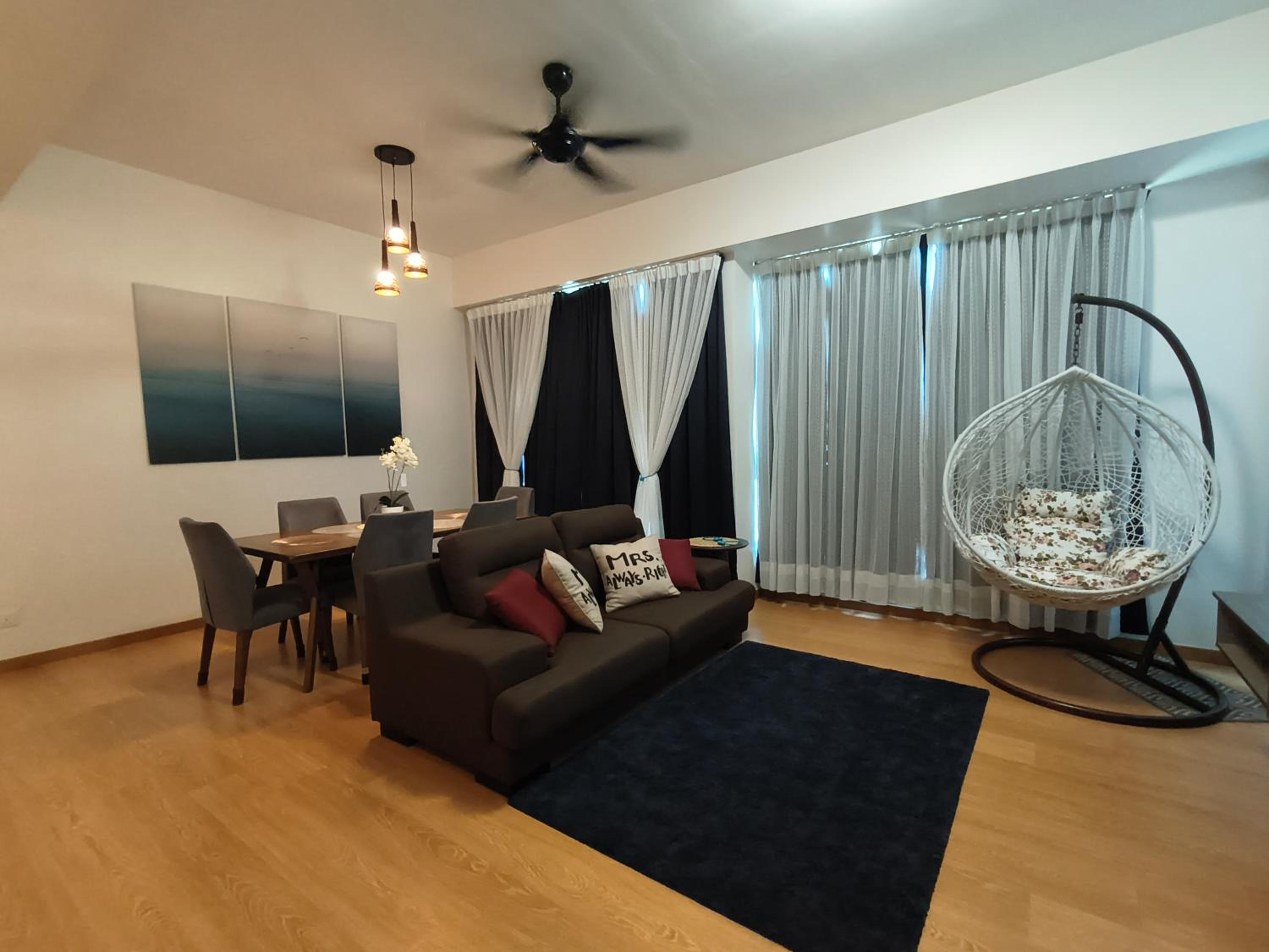 Love De Sea 4pax 850sf 2R2B Imperium Residence view 3