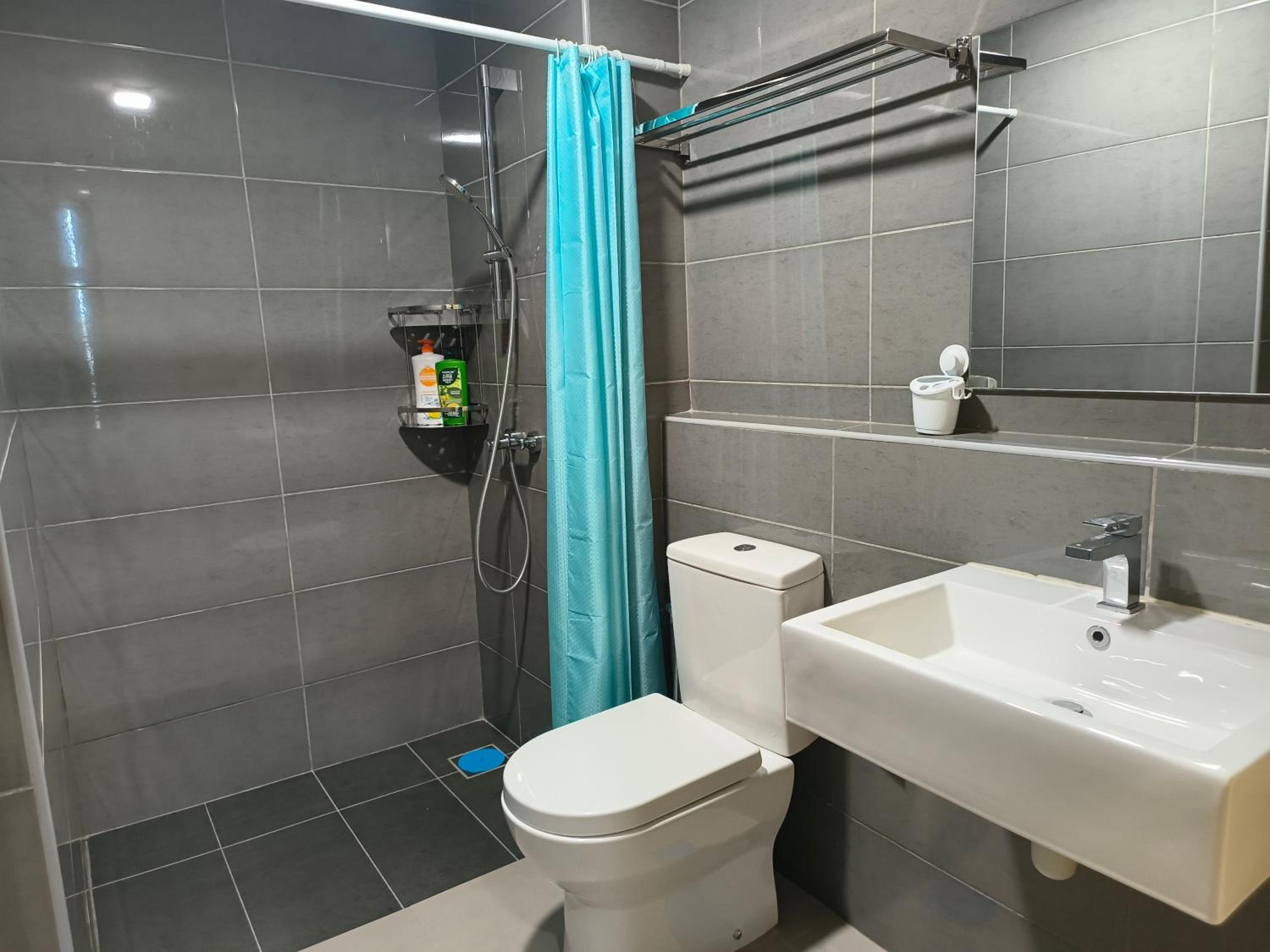 Love De Sea 4pax 850sf 2R2B Imperium Residence view 5