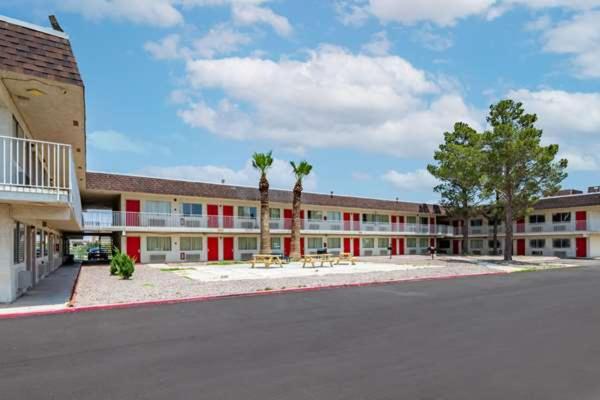 Motel 6 - Pecos, TX view 3