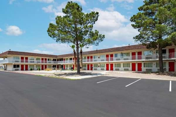 Motel 6 - Pecos, TX view 5