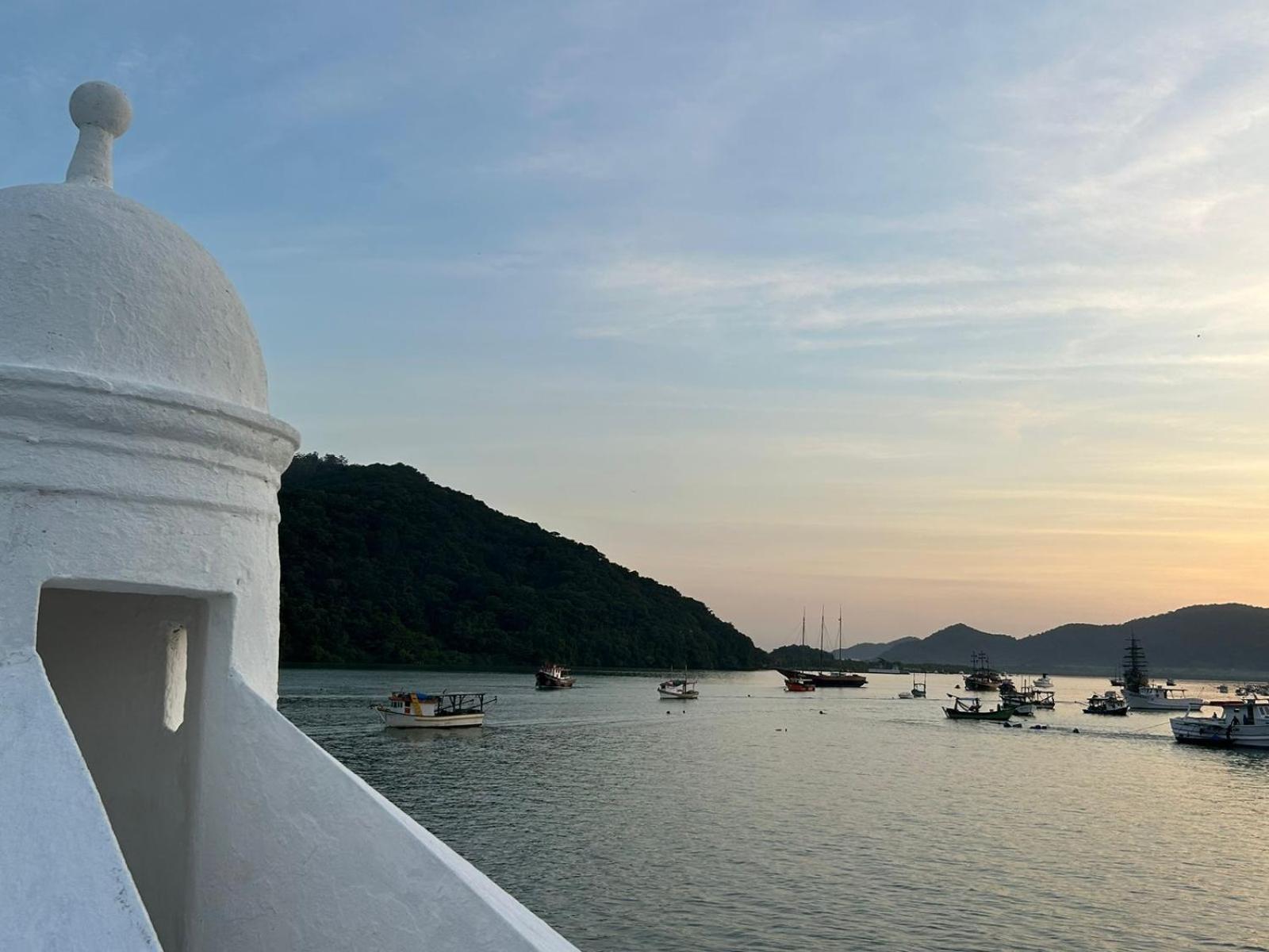 CASA ACONCHEGANTE e PERTINHO DA PRAIA