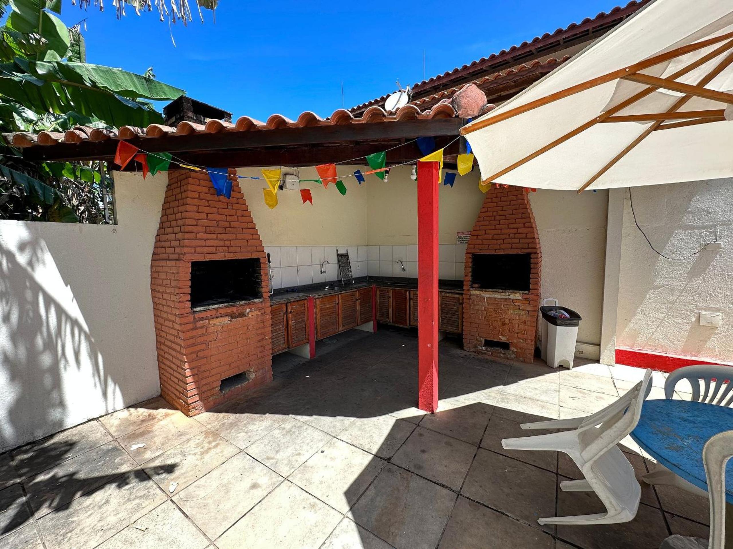 Casas com 2 ou 3 suítes (todas com ar split), com internet privativa 300MBPSno Residencial Nazareth, localizado a aproximadamente 80m da praia de Taperapuã