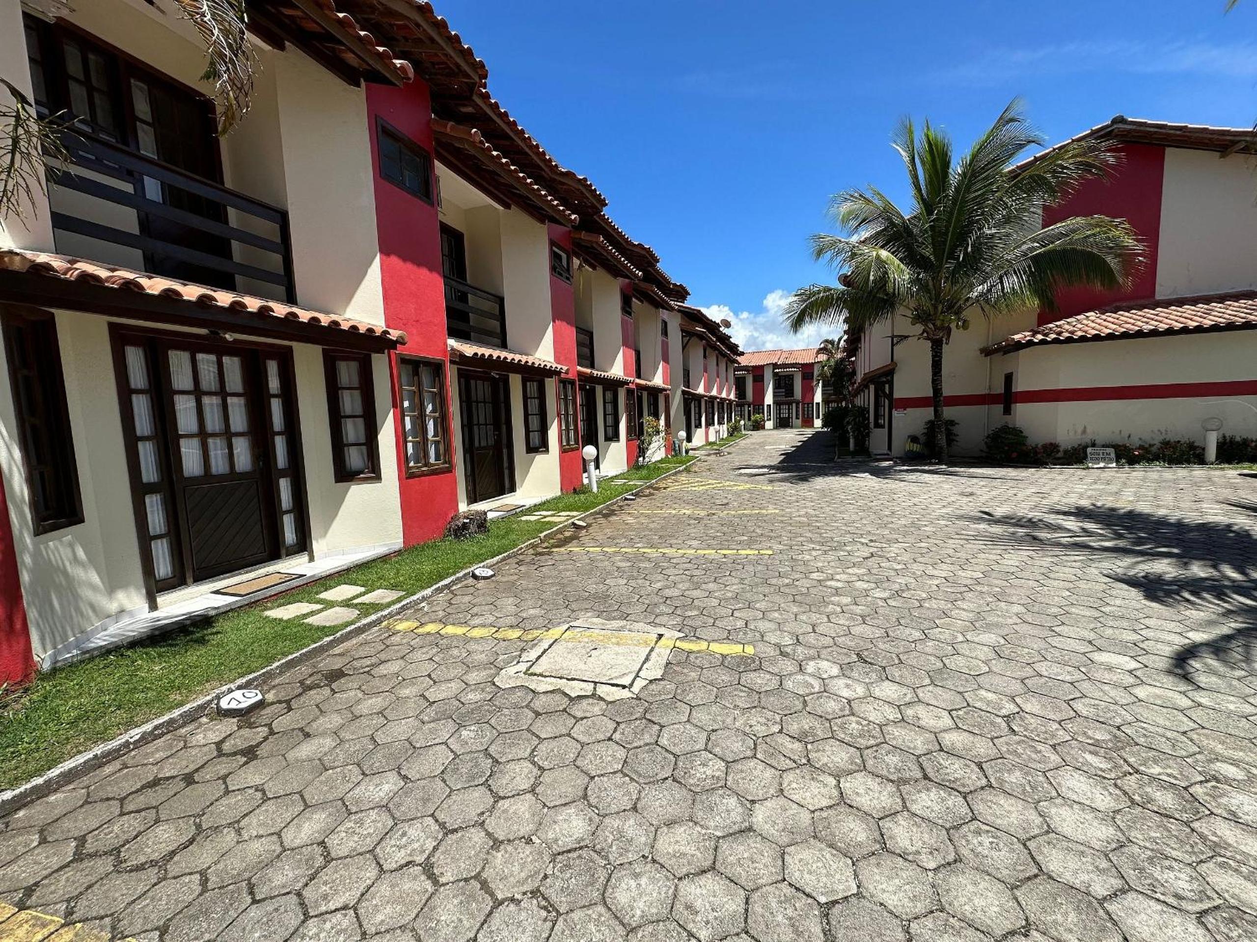 Casas com 2 ou 3 suítes (todas com ar split), com internet privativa 300MBPSno Residencial Nazareth, localizado a aproximadamente 80m da praia de Taperapuã
