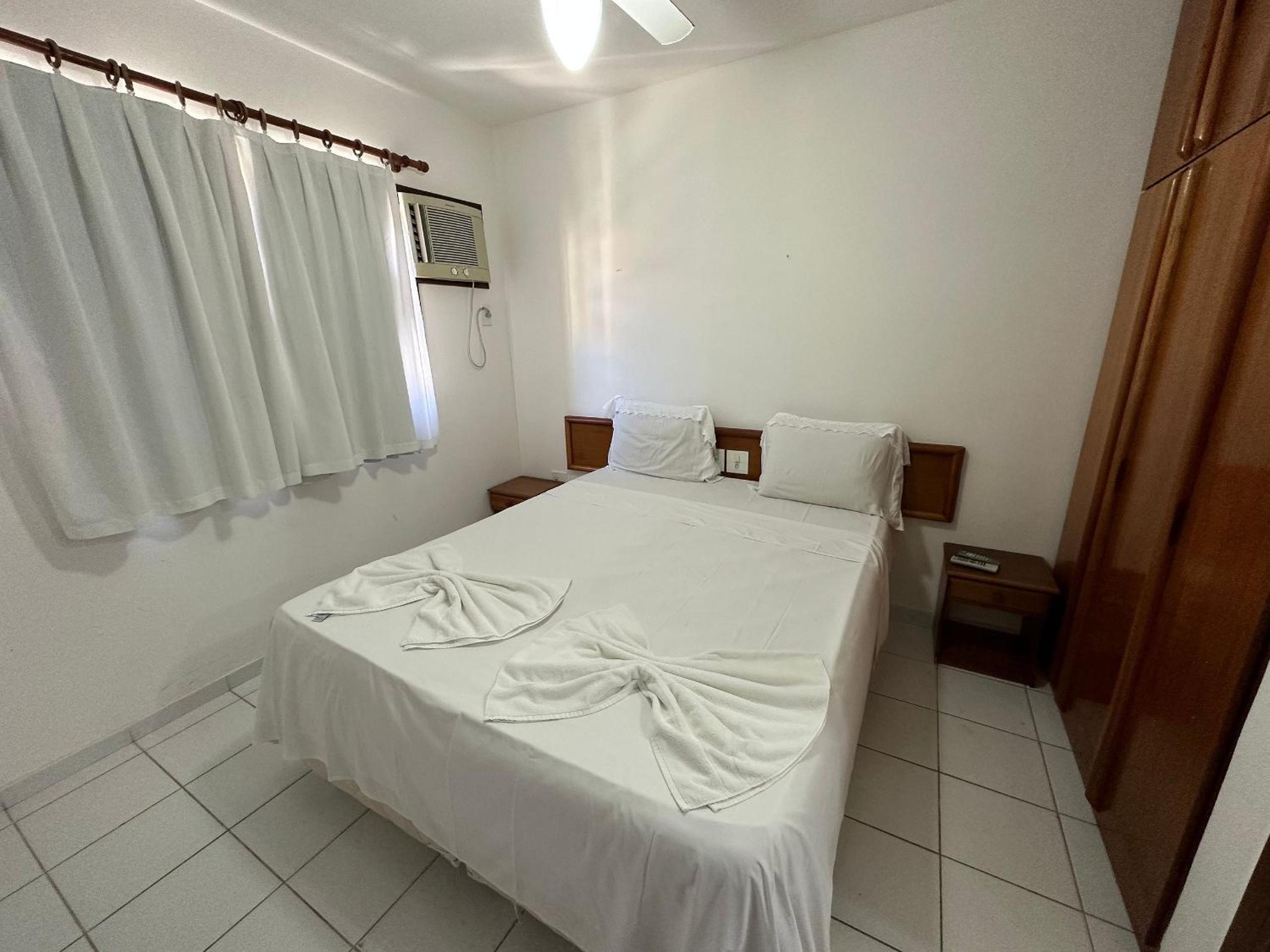Casas com 2 ou 3 suítes (todas com ar split), com internet privativa 300MBPSno Residencial Nazareth, localizado a aproximadamente 80m da praia de Taperapuã