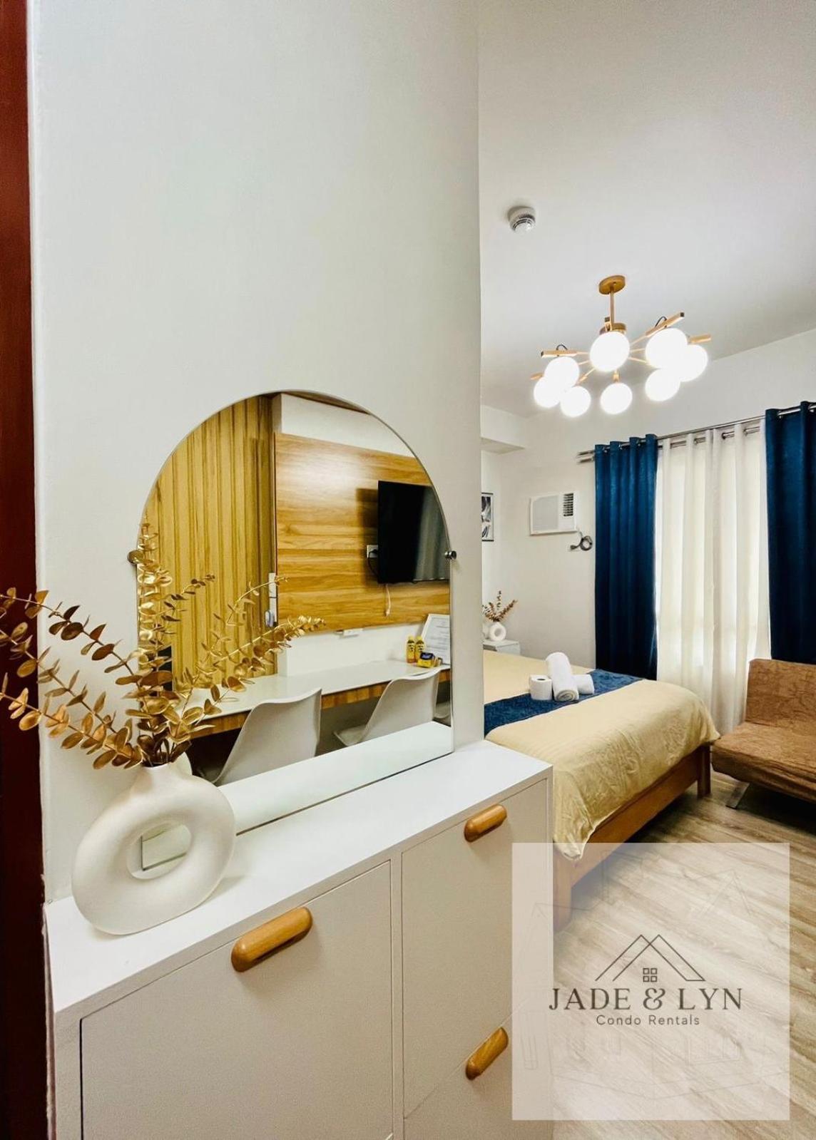 Mesavirre Garden Residences Unit 406 view 4