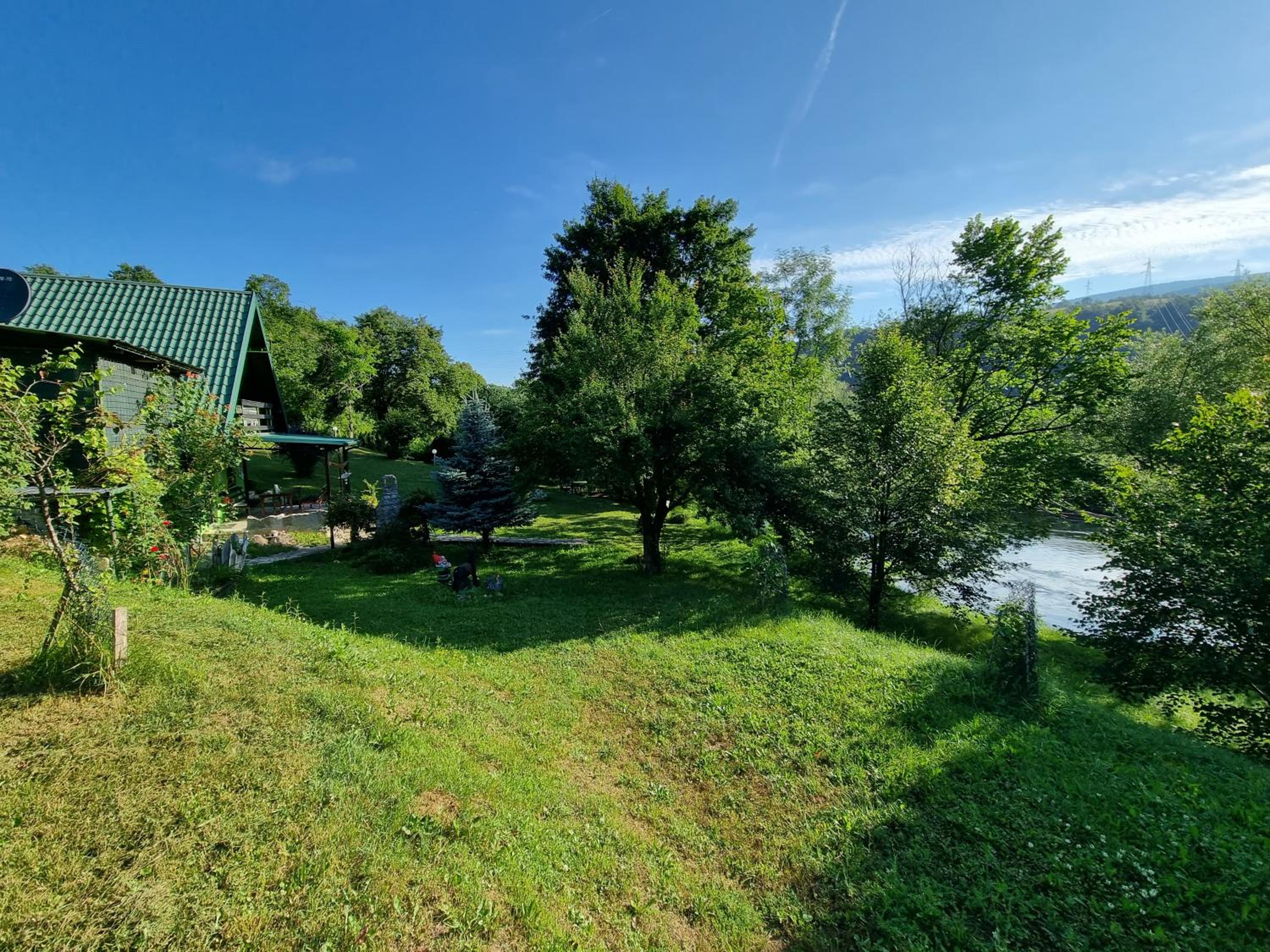 Private Riverside House on the Una River with Private Beach