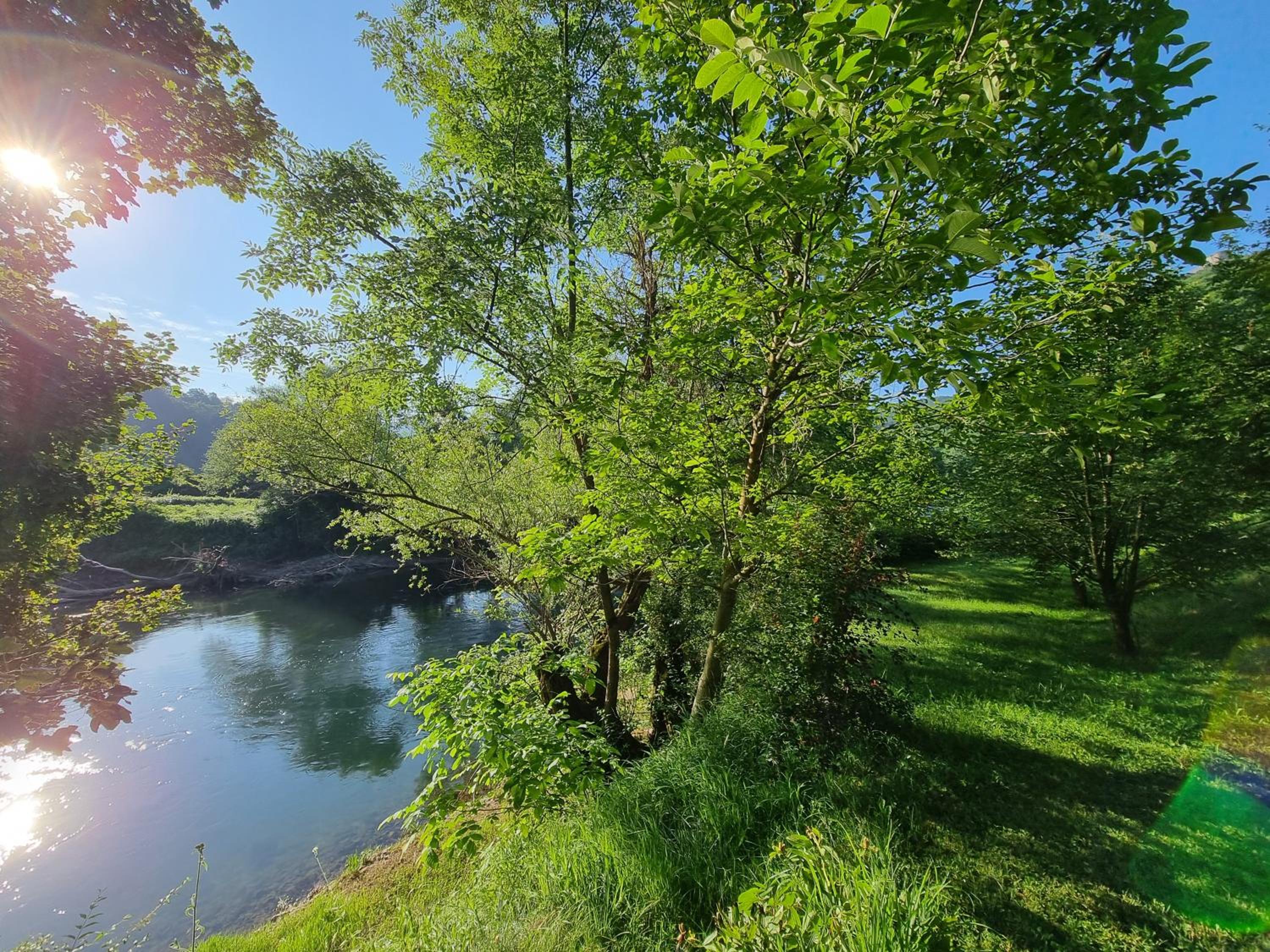 Private Riverside House on the Una River with Private Beach