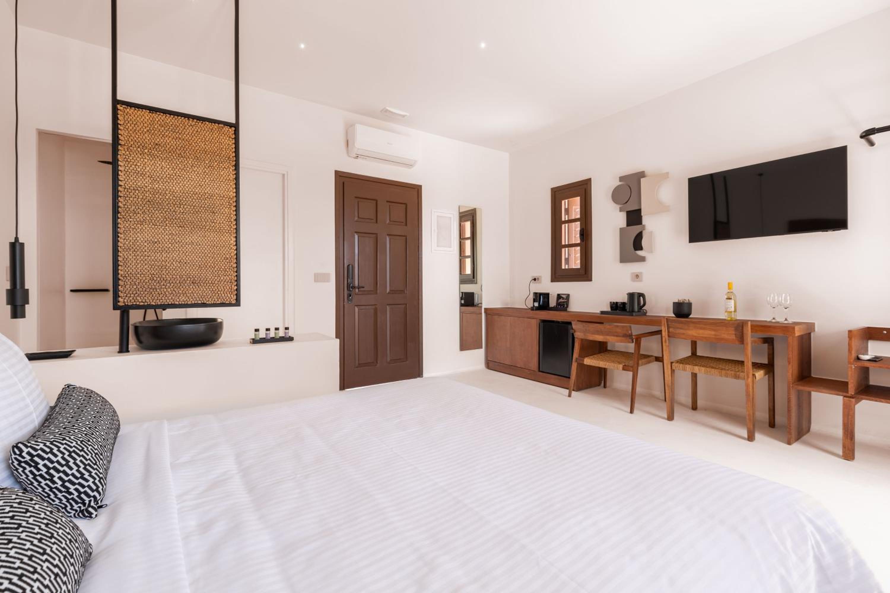 Akre Hotel - Designed for Adults