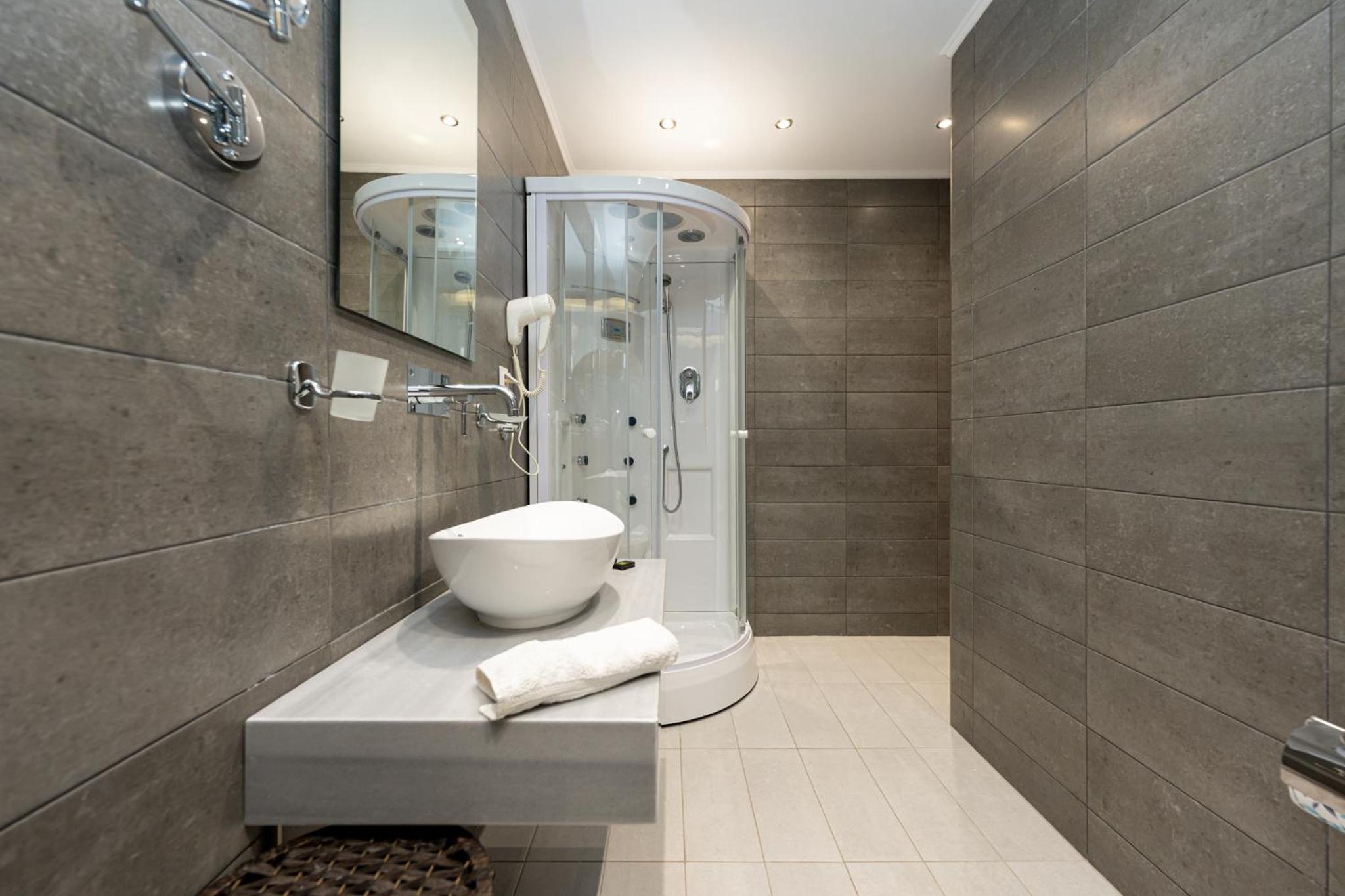 Milonas House Apartments