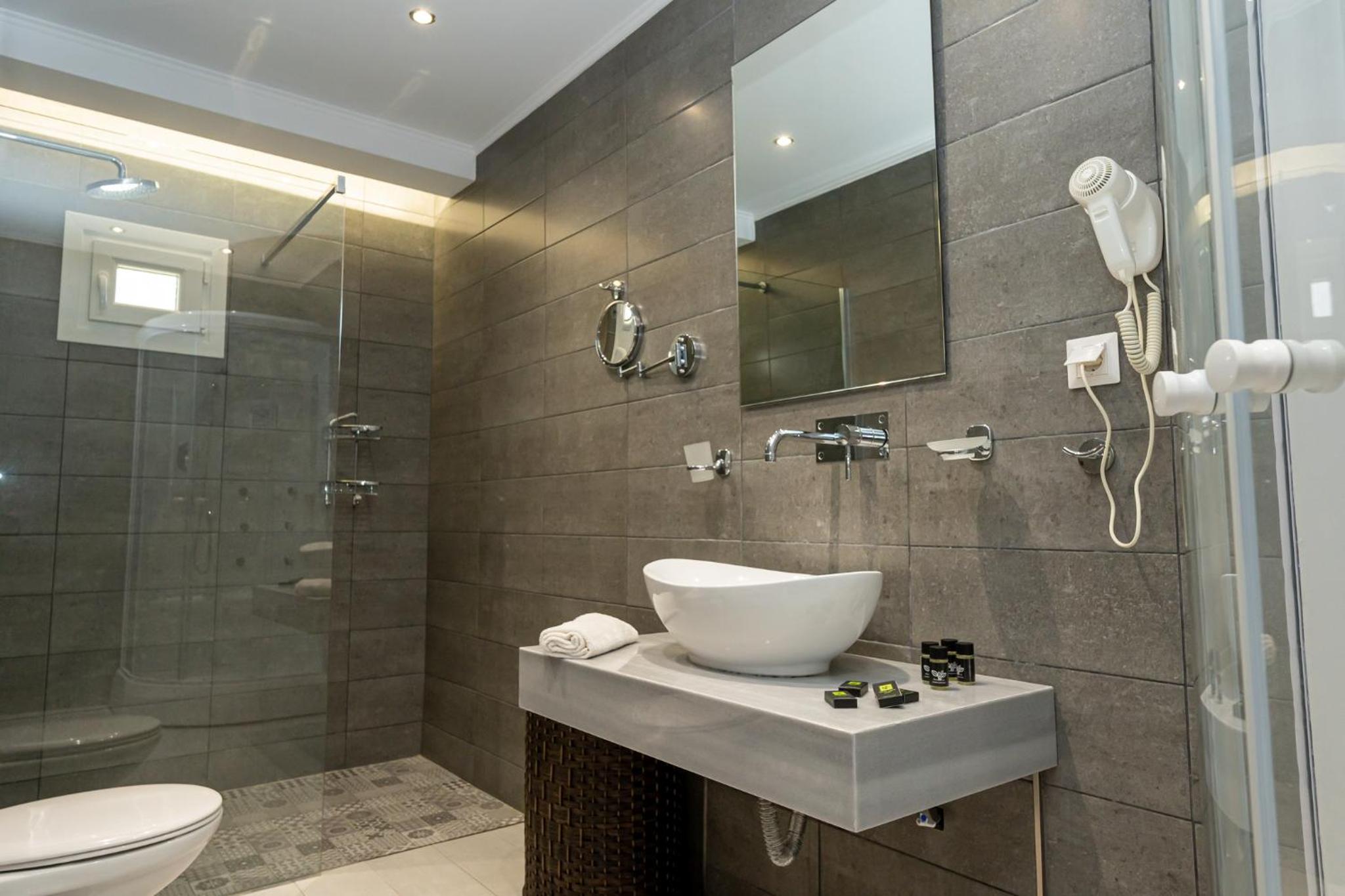 Milonas House Apartments