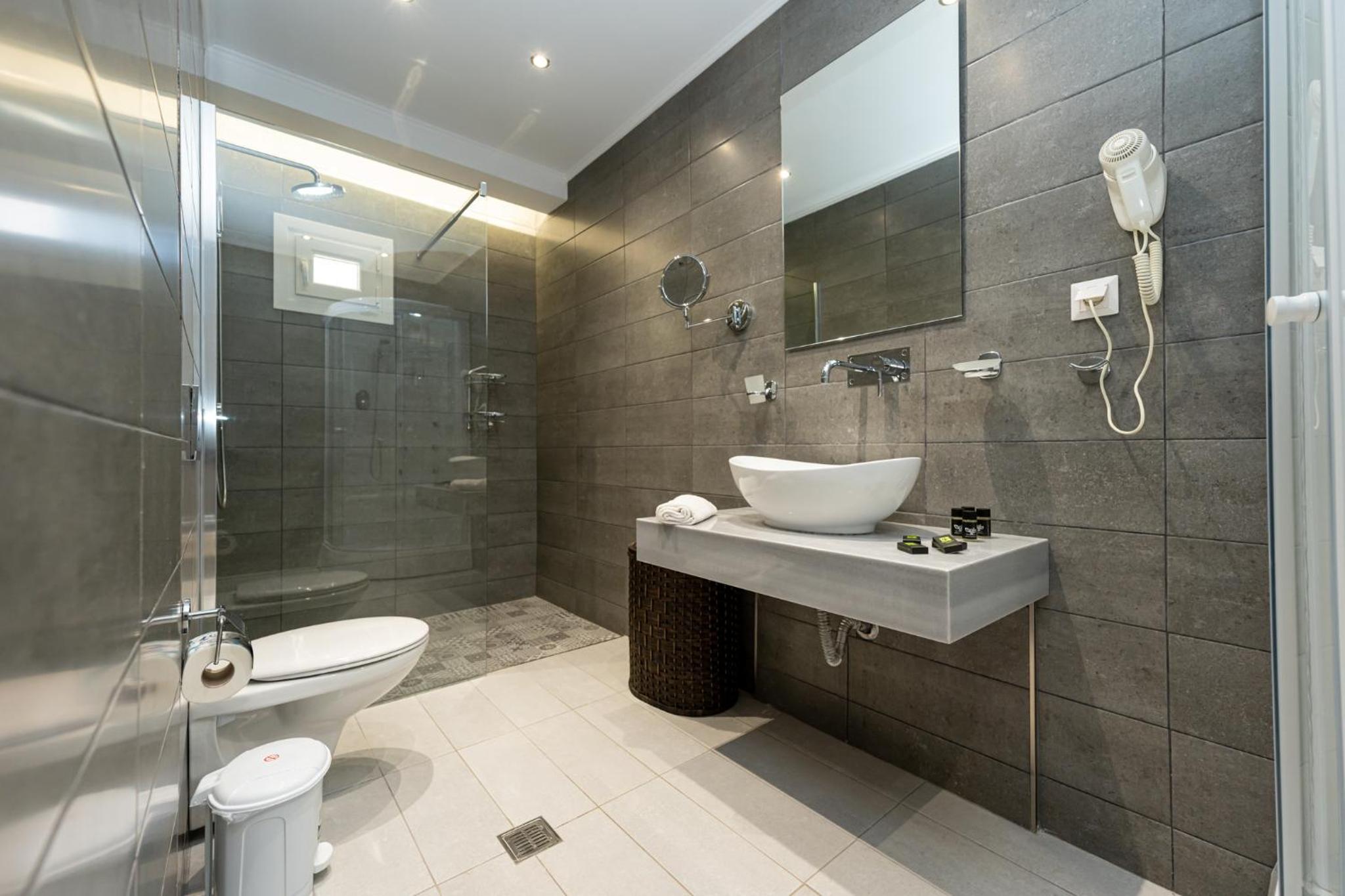Milonas House Apartments