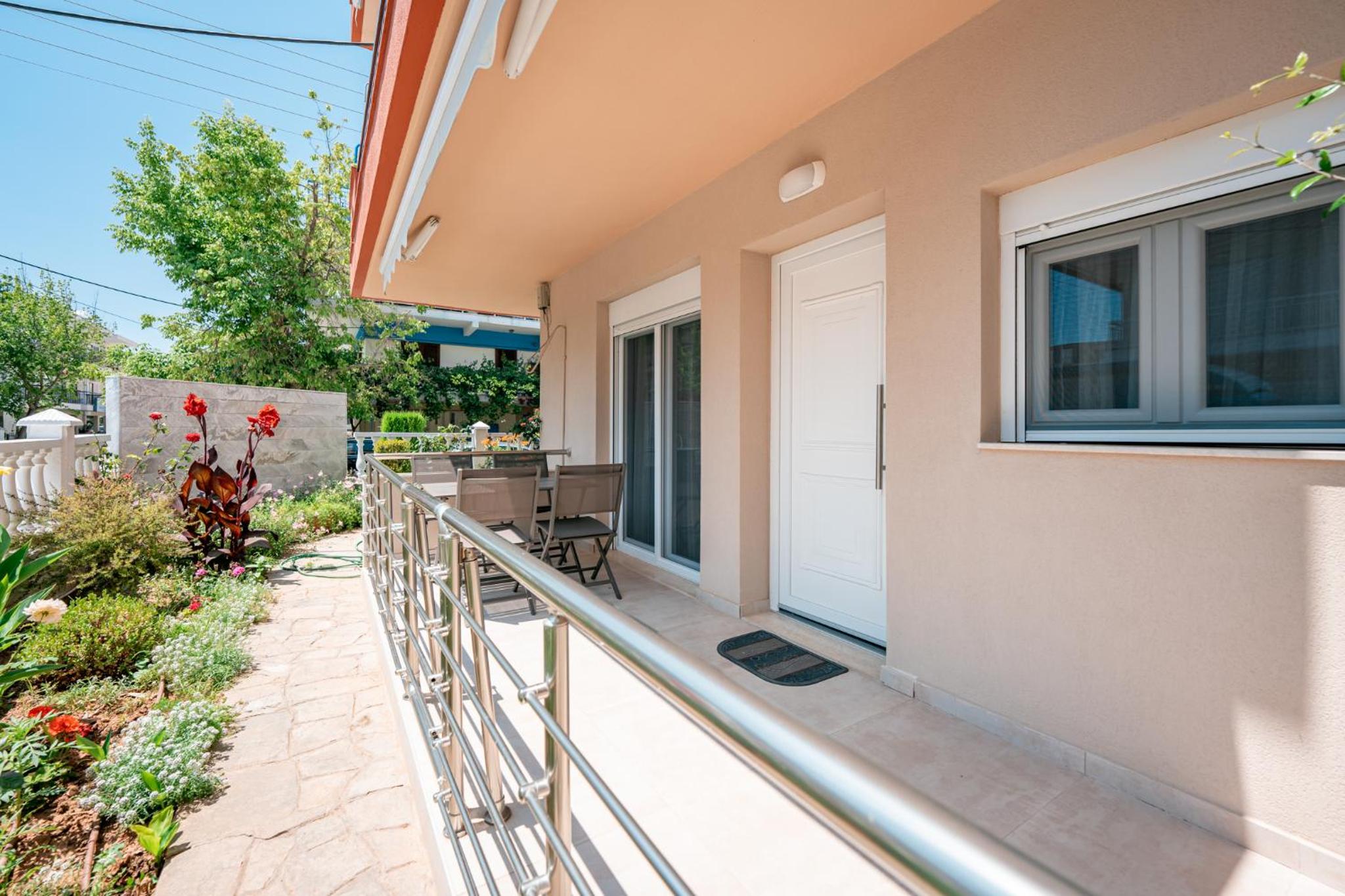 Milonas House Apartments