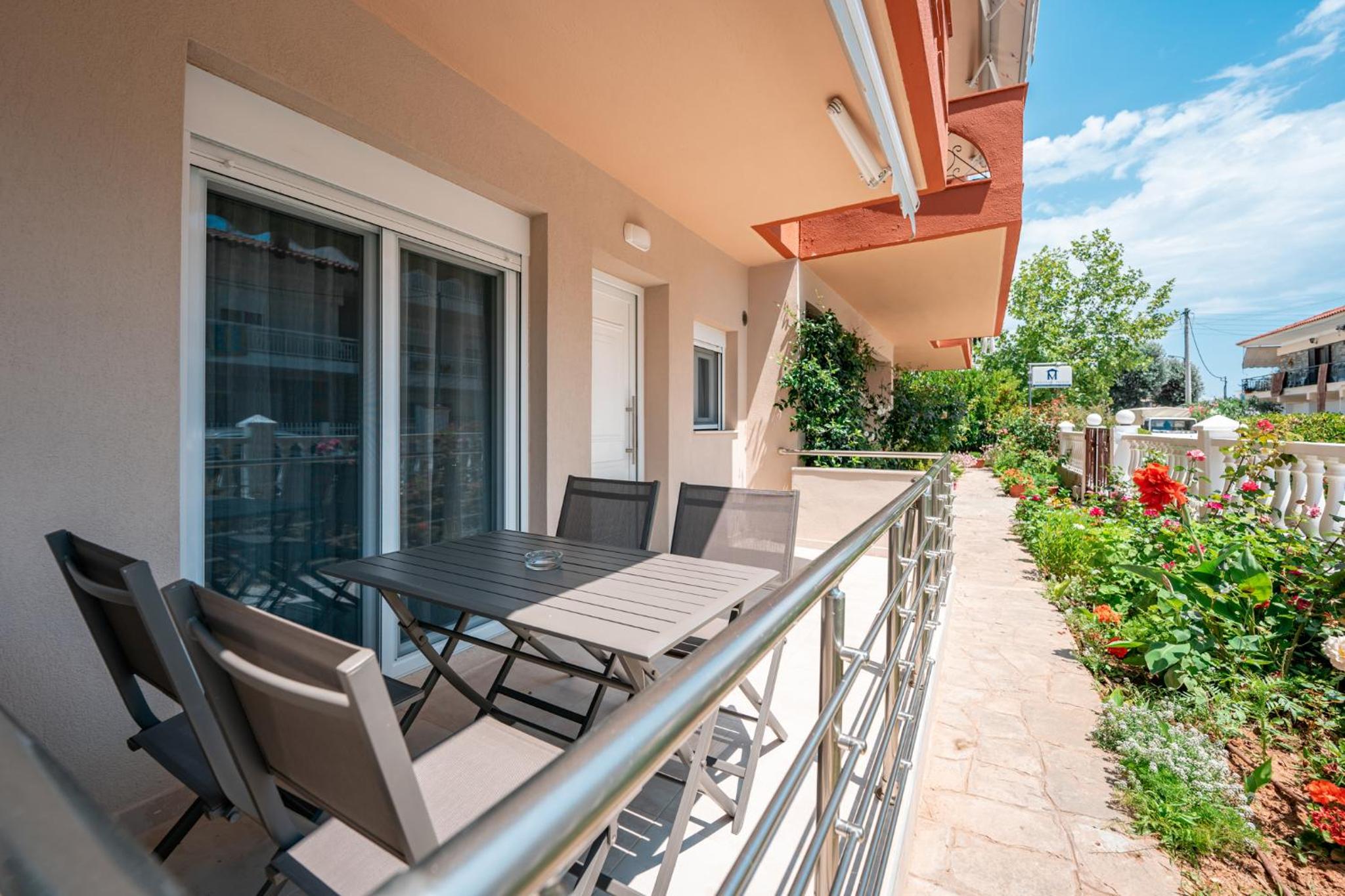 Milonas House Apartments