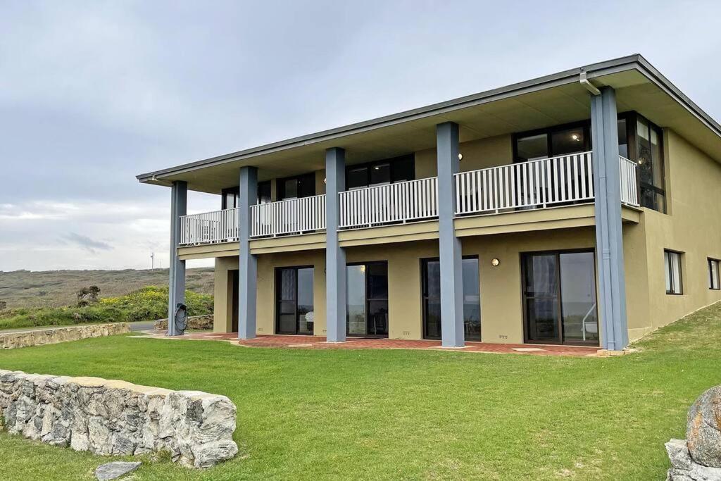 Augusta Beachfront - Watch the whales go by