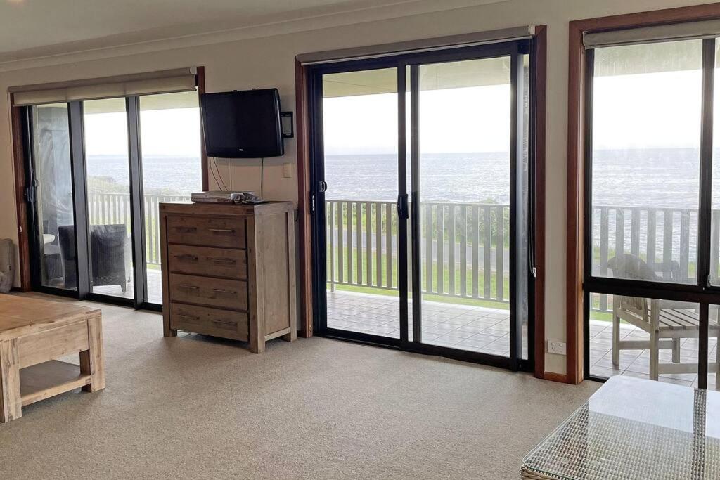 Augusta Beachfront - Watch the whales go by