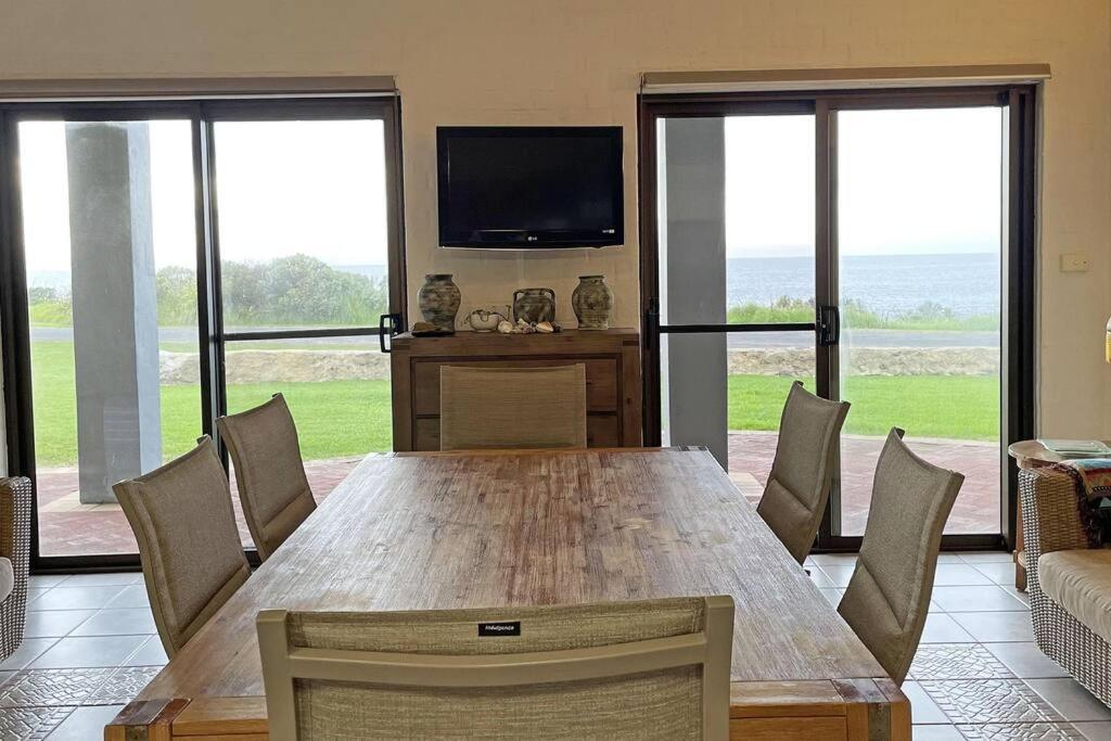 Augusta Beachfront - Watch the whales go by