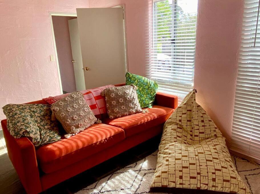 Bastion Abode ~ 900 meters from the beach!