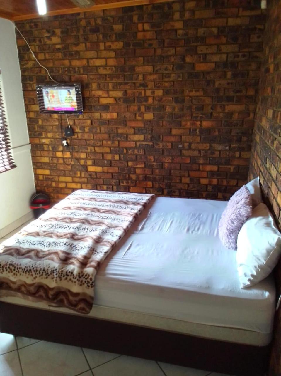 Zonke Bonke Guest House Randburg
