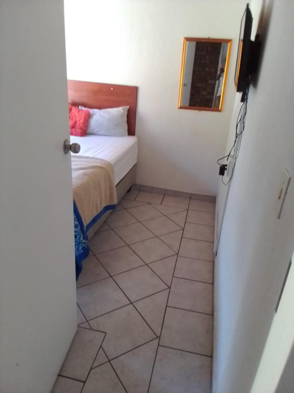 Zonke Bonke Guest House Randburg