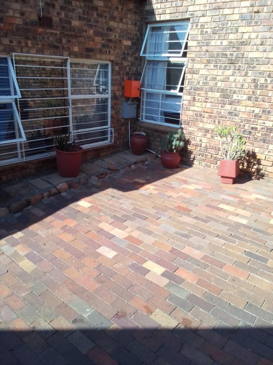 Zonke Bonke Guest House Randburg