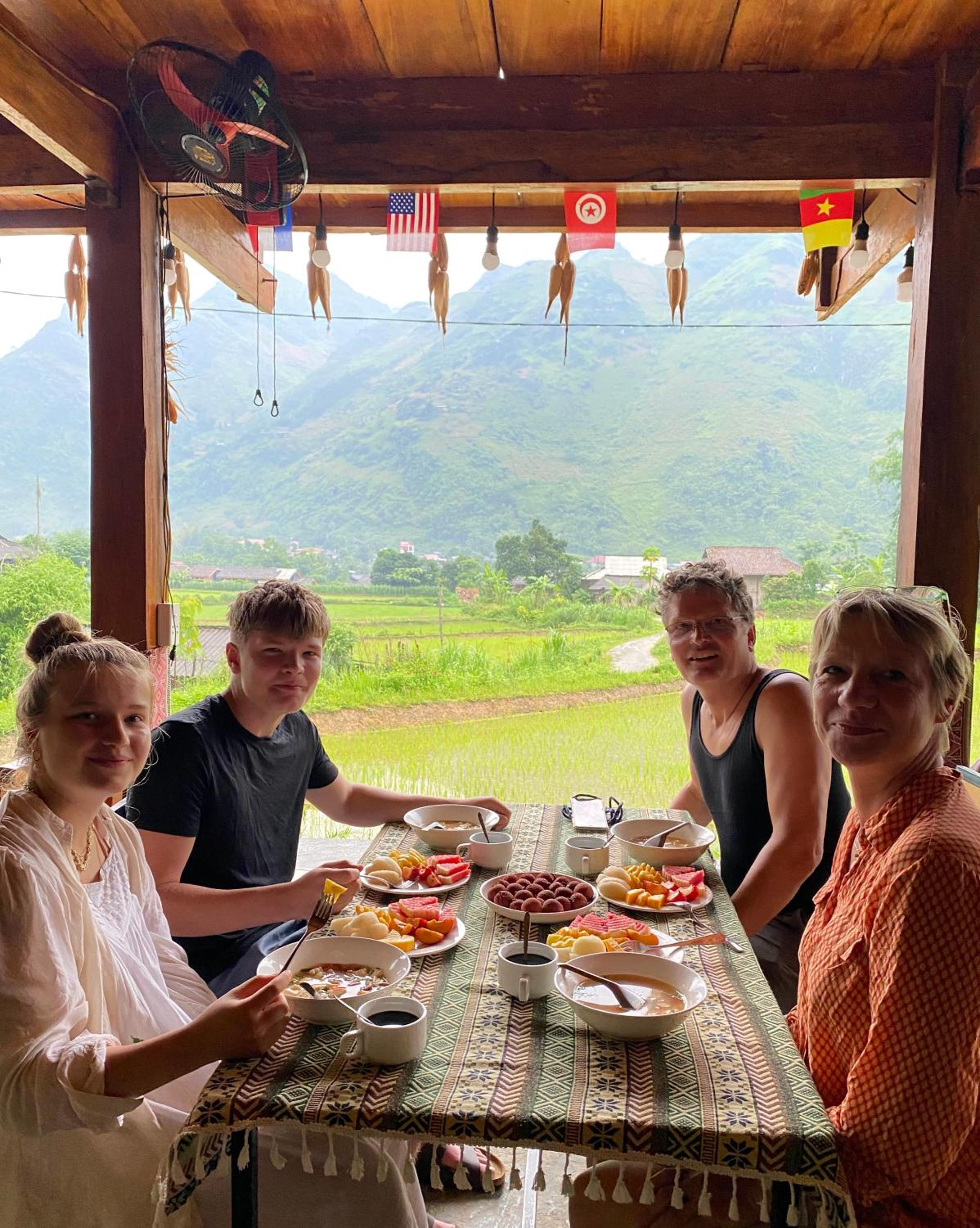Du Gia Field View Homestay